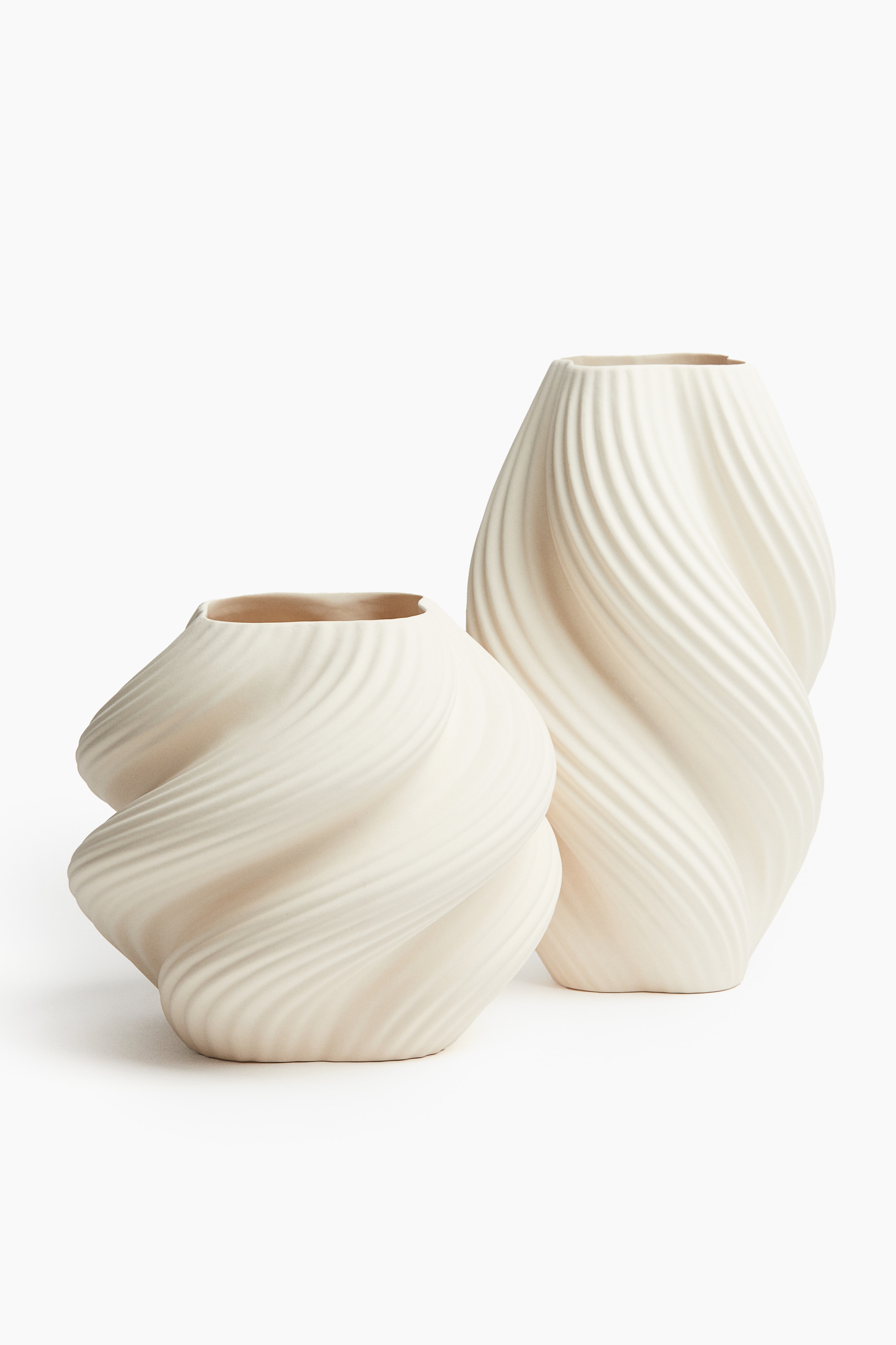 Light beige Swirly vase at H&M Home | H&M GB
