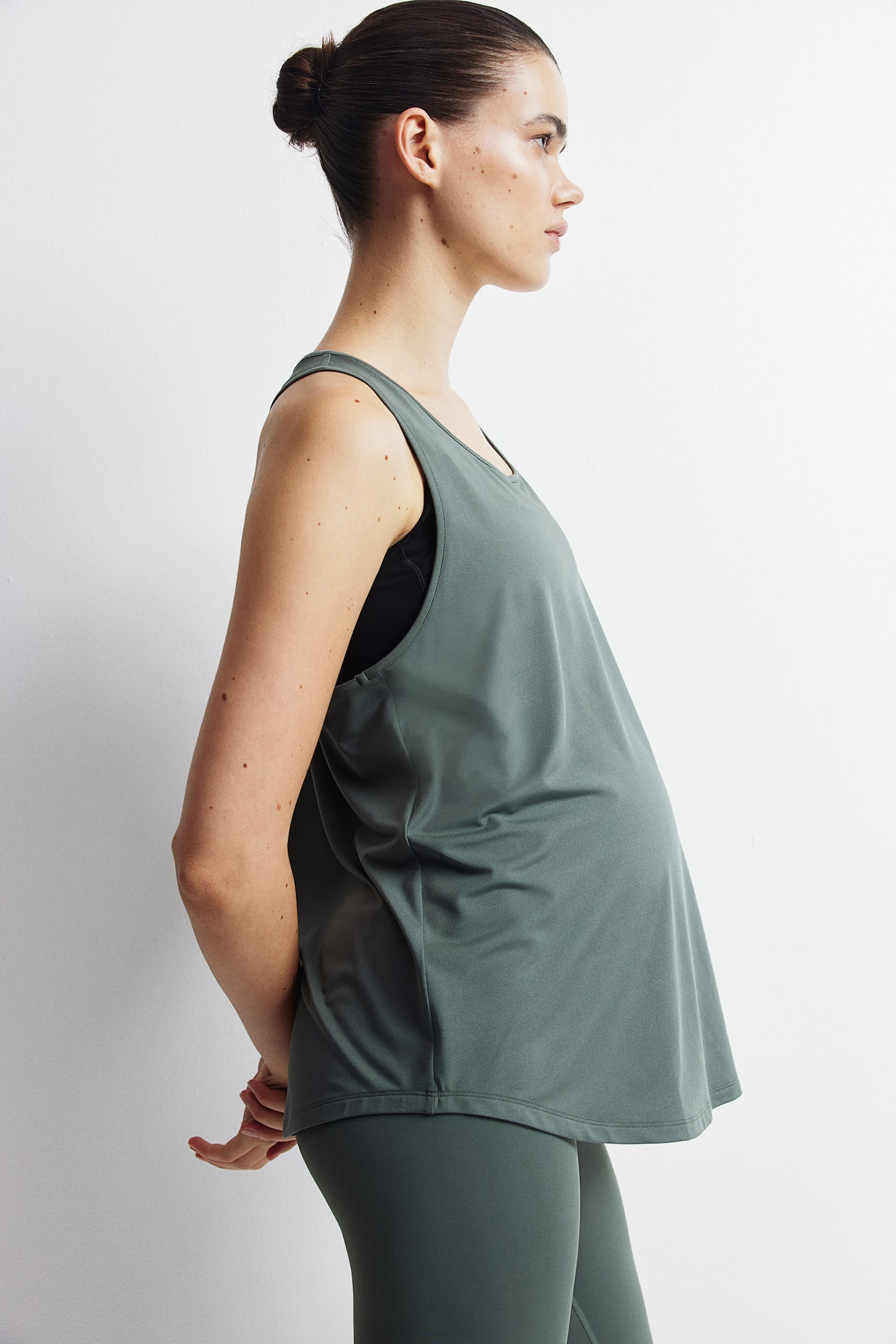 MAMA Sports vest top - Dusty green/Black - 4