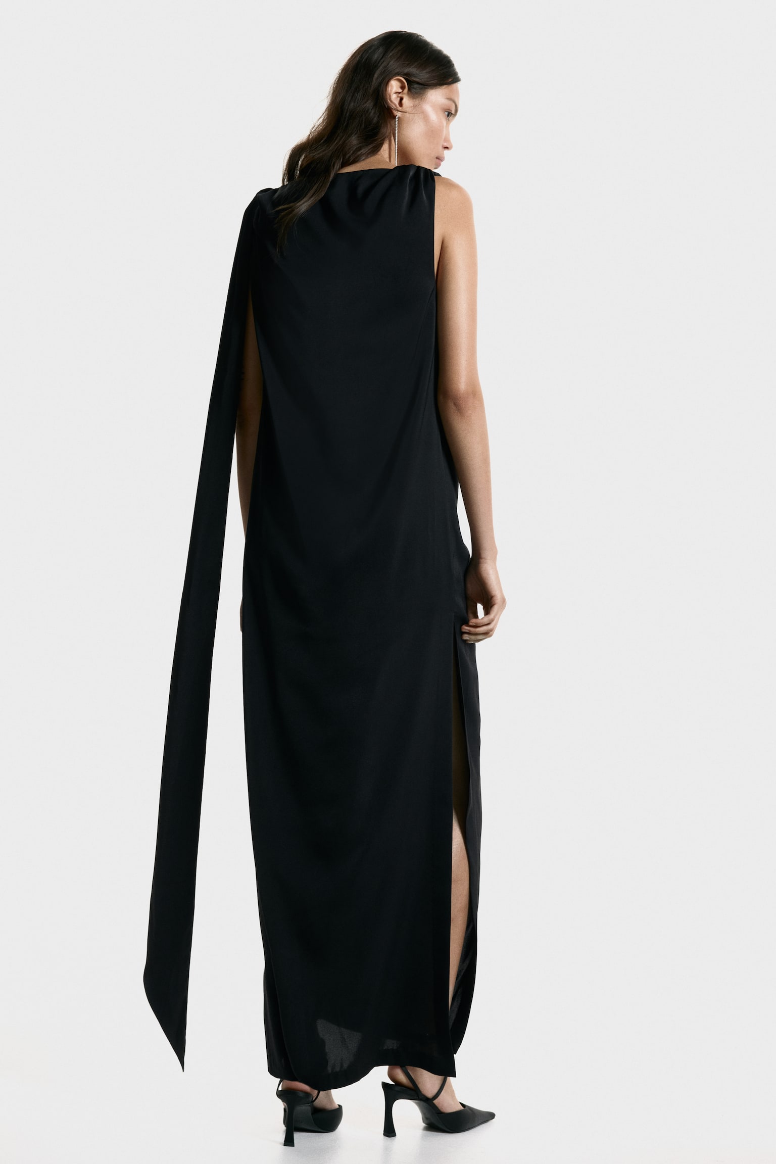 Šaty s vázačkami - Černá - 3