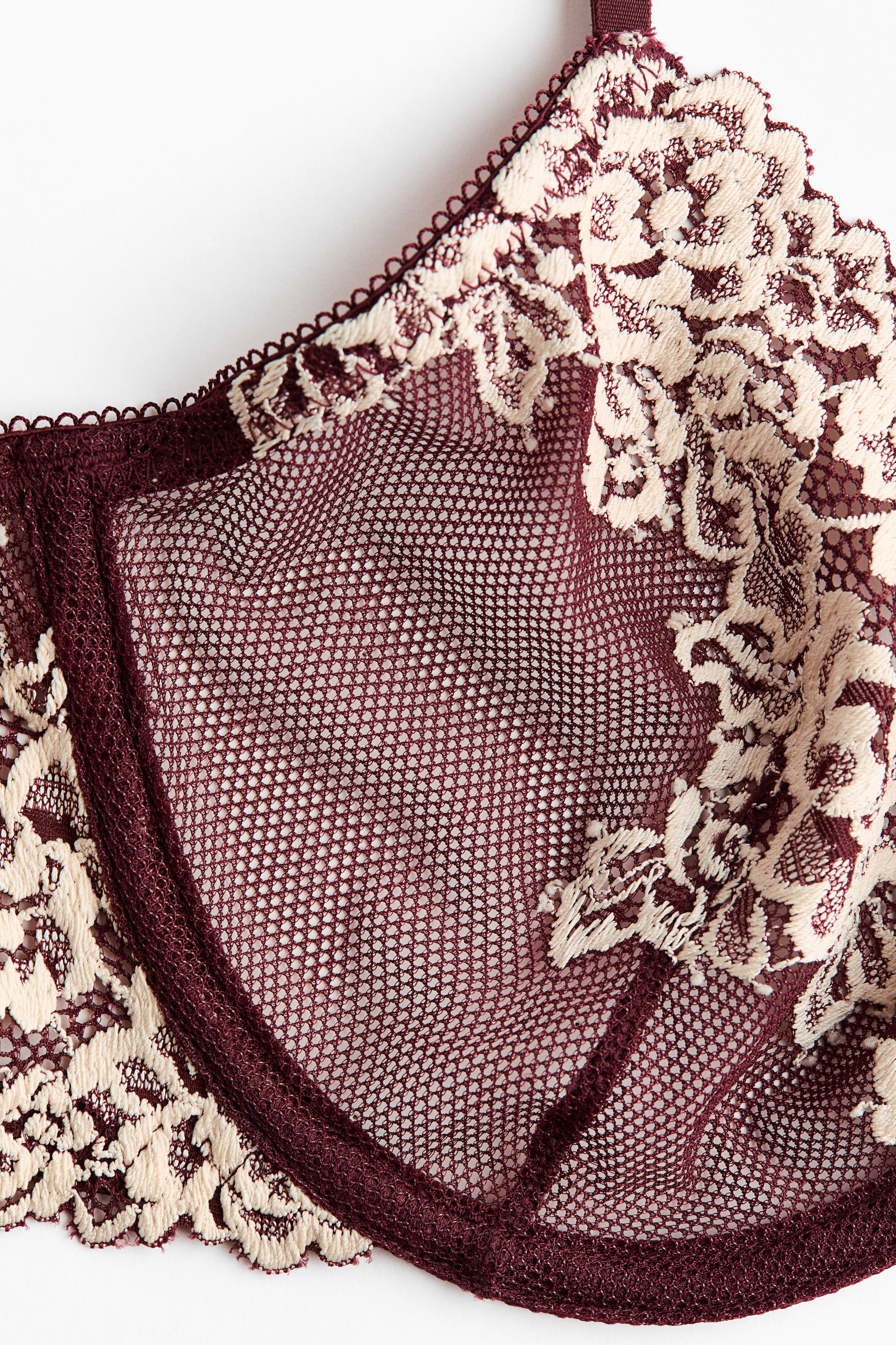 Soutien-gorge en dentelle avec armatures