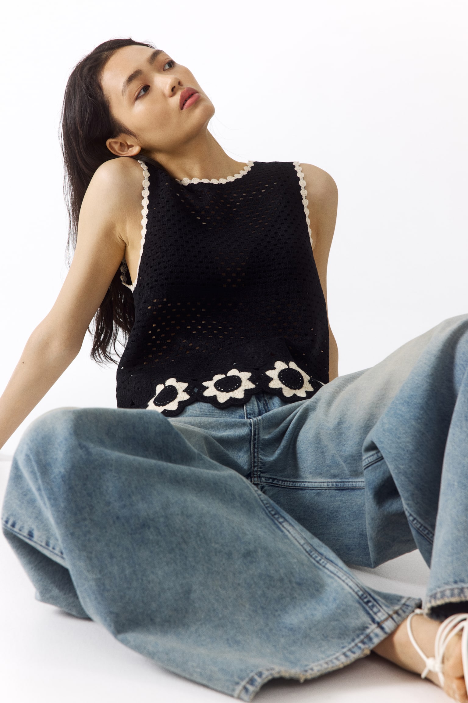 Crochet-look hole-knit top - Black/Flowers - 4