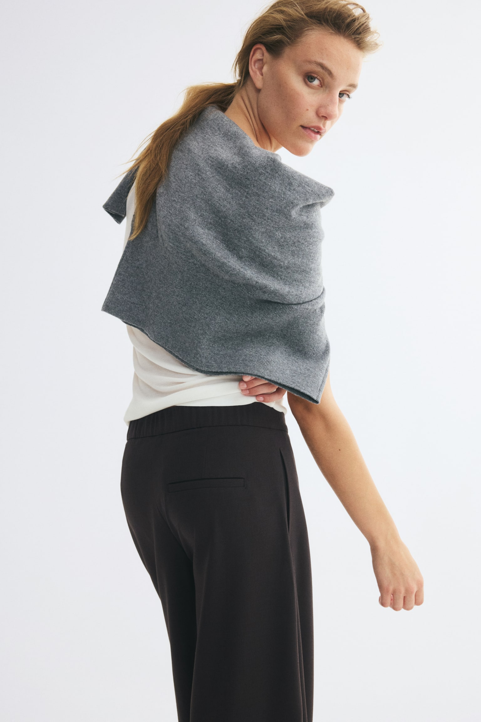Женские брюки H&M Dressy Barrel-Leg, цвет: Тёмный коричневый — фото 4