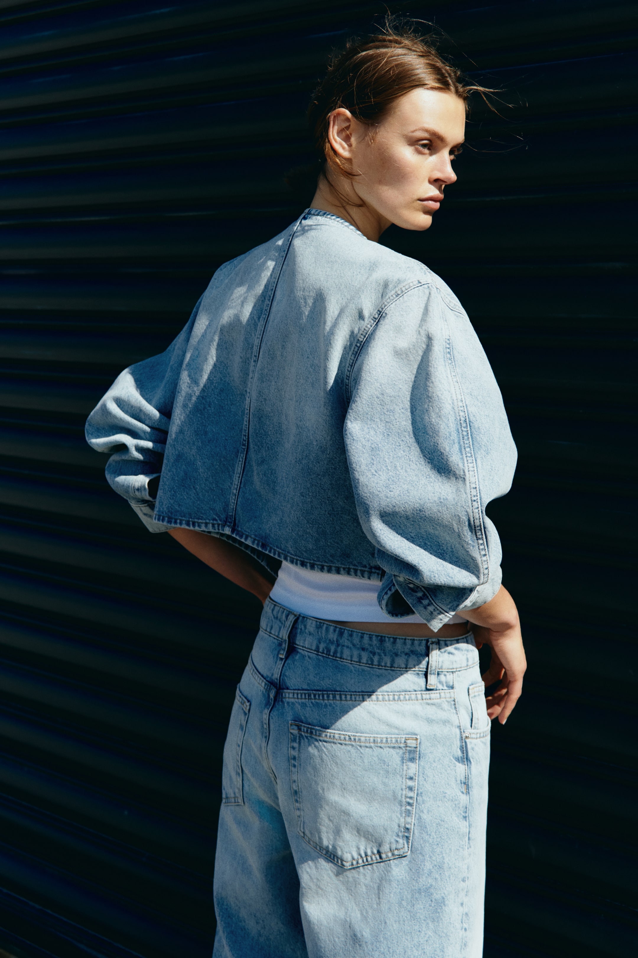 Женские куртки H&M Cropped Denim Jacket — фото 6