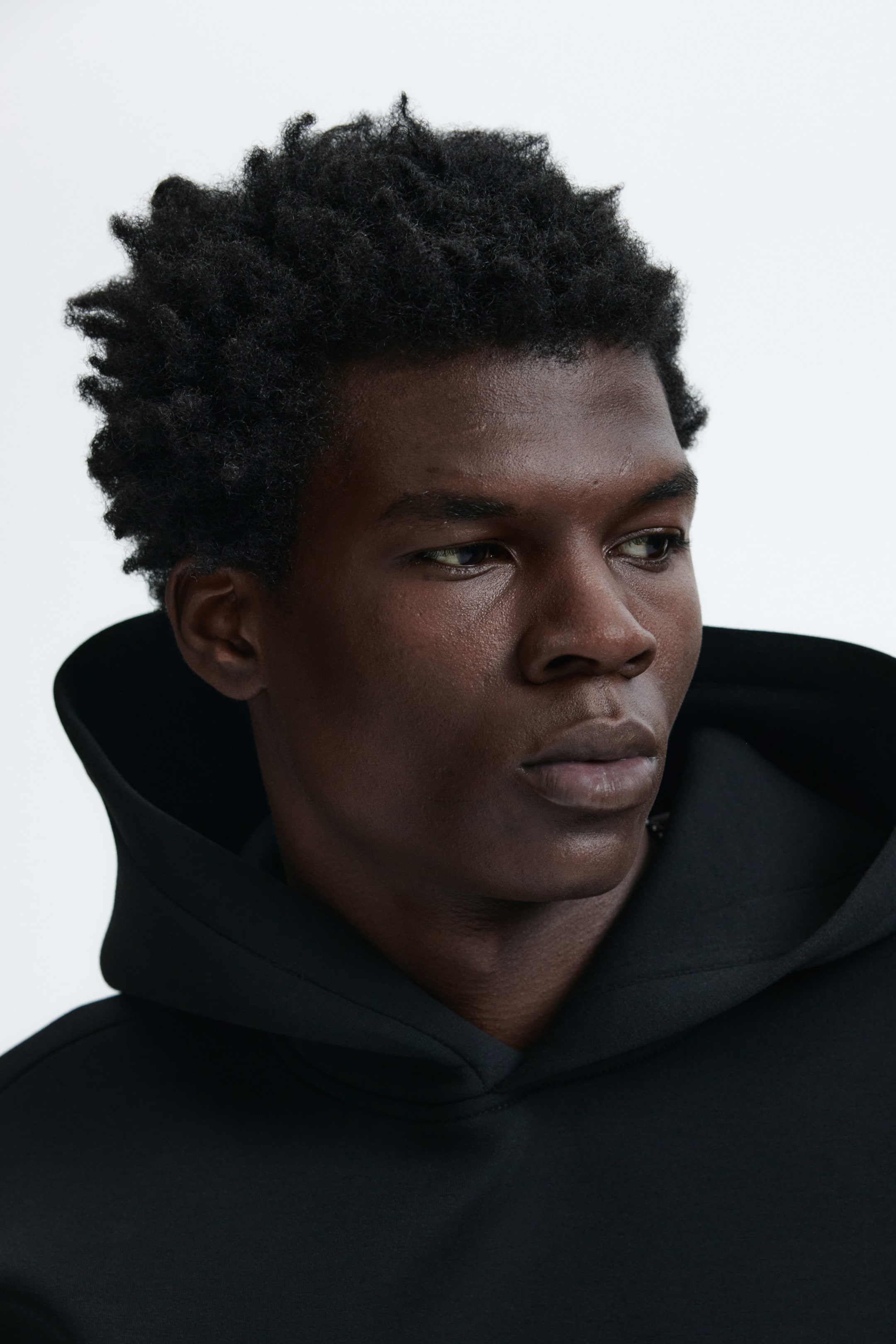 Vezi imaginea mai mare: Bluză din material tip scuba cu glugă Loose Fit - Negru - BĂRBAŢI | H&M RO 3