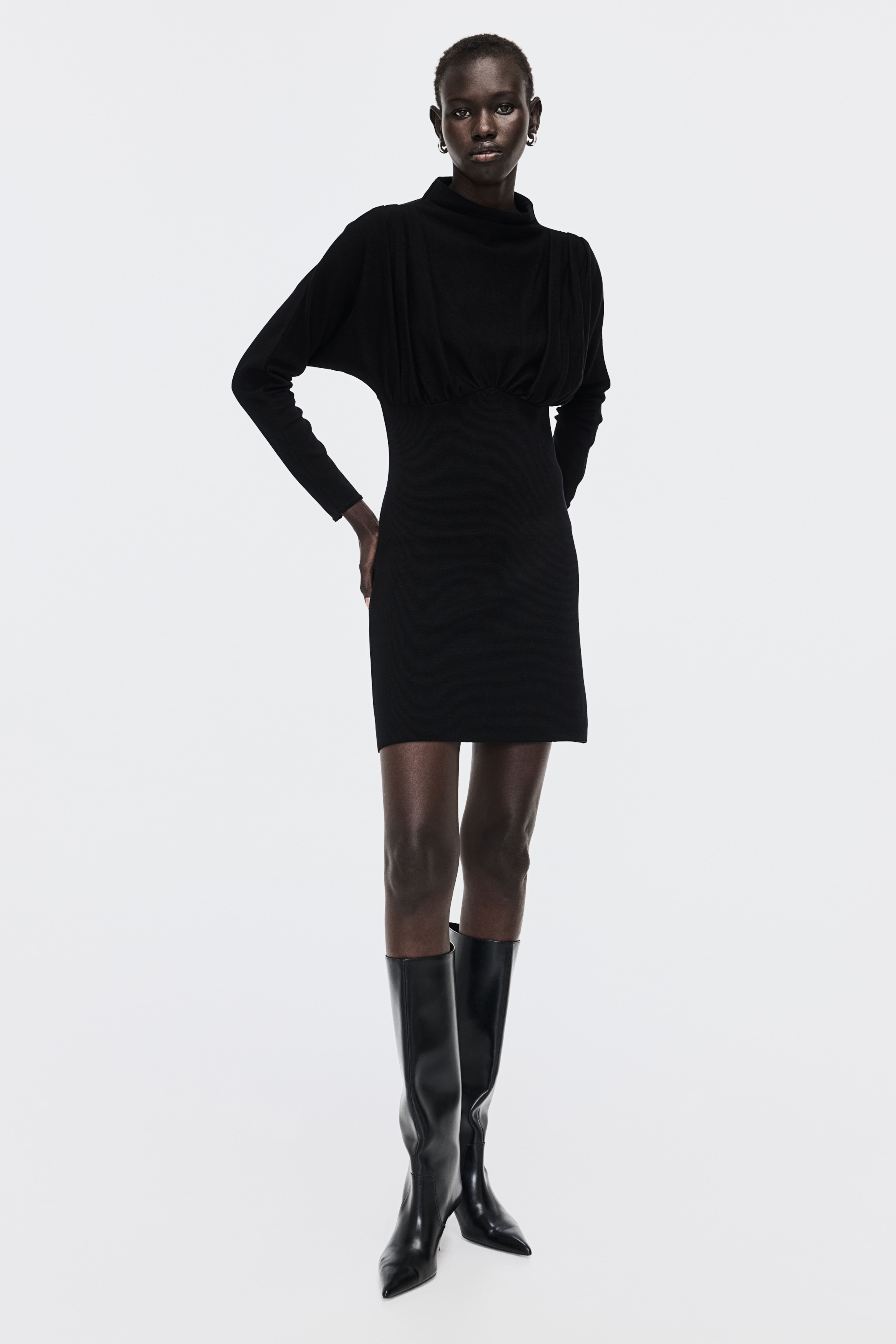 Robe froncée avec col cheminée