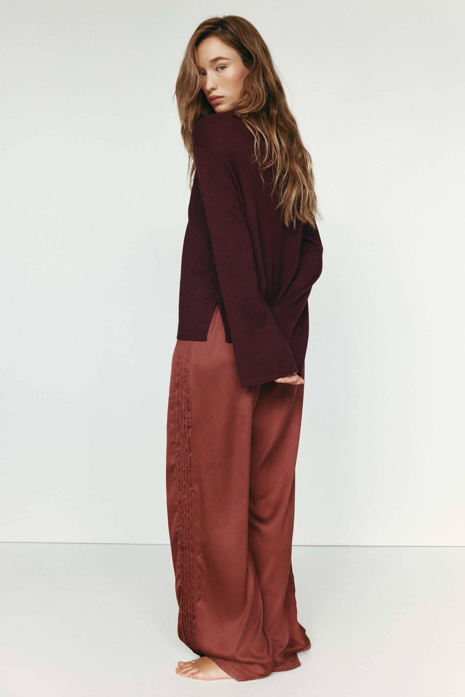 Женский свитер H&M Oversized Fine-Knit, цвет: Бордовый — фото 4