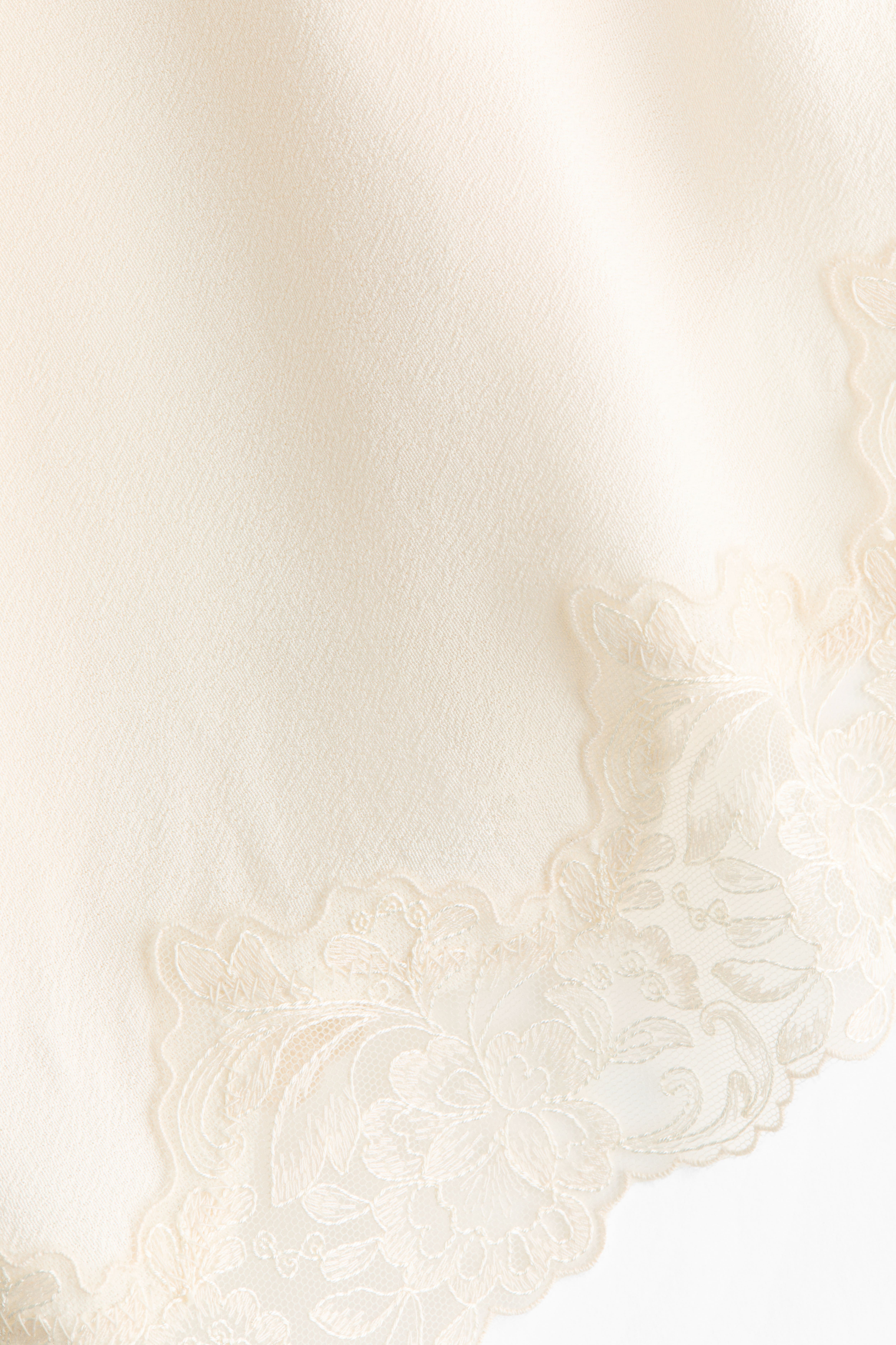 Nuisette en viscose avec dentelle