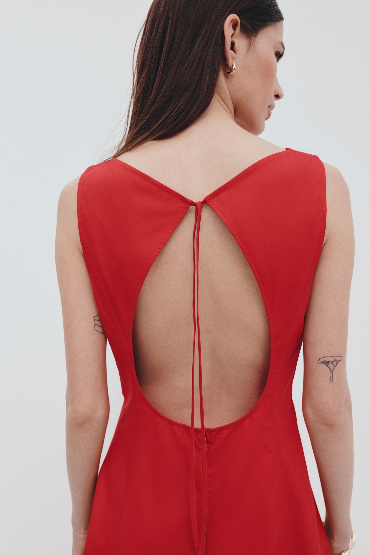 Женское платье H&M Cutout Twill, цвет: Яркий красный — фото 4
