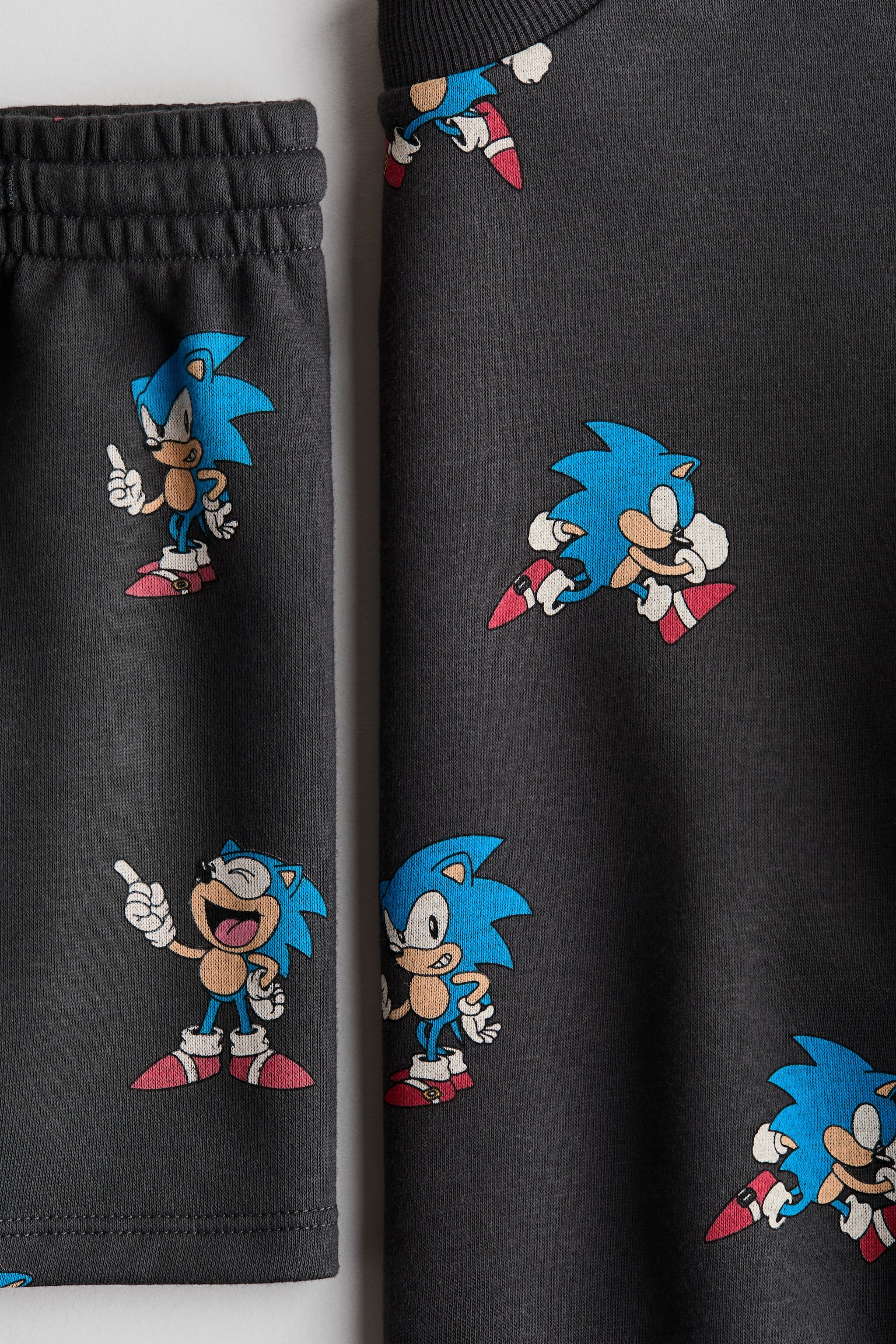 2-piece sweatshirt and shorts  set - Grey/Sonic the Hedgehog/Light yellow/Mickey Mouse - 2