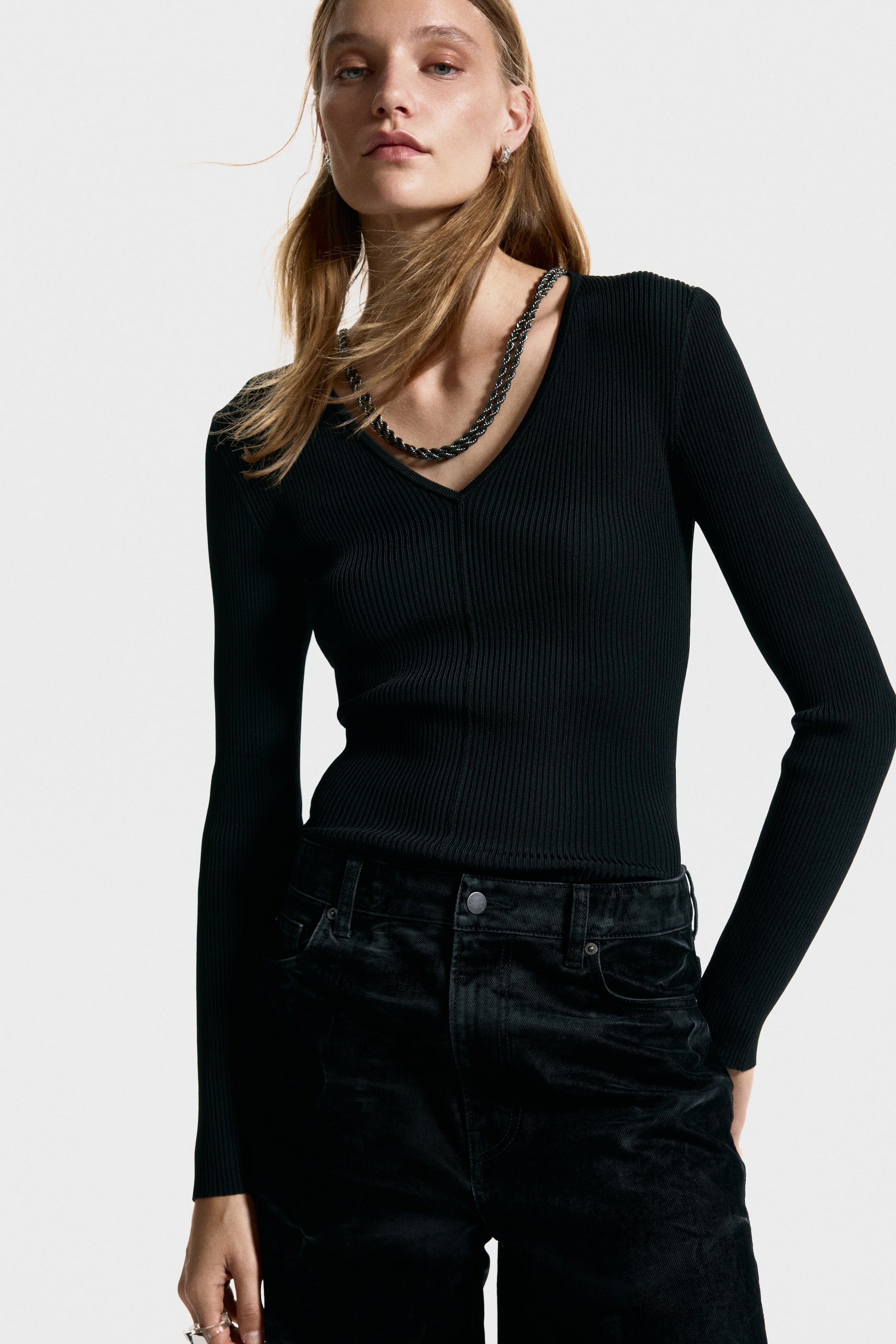 Visualizza immagine più grande: Maglia con catena decorativa - Nero - DONNA | H&M IT 1