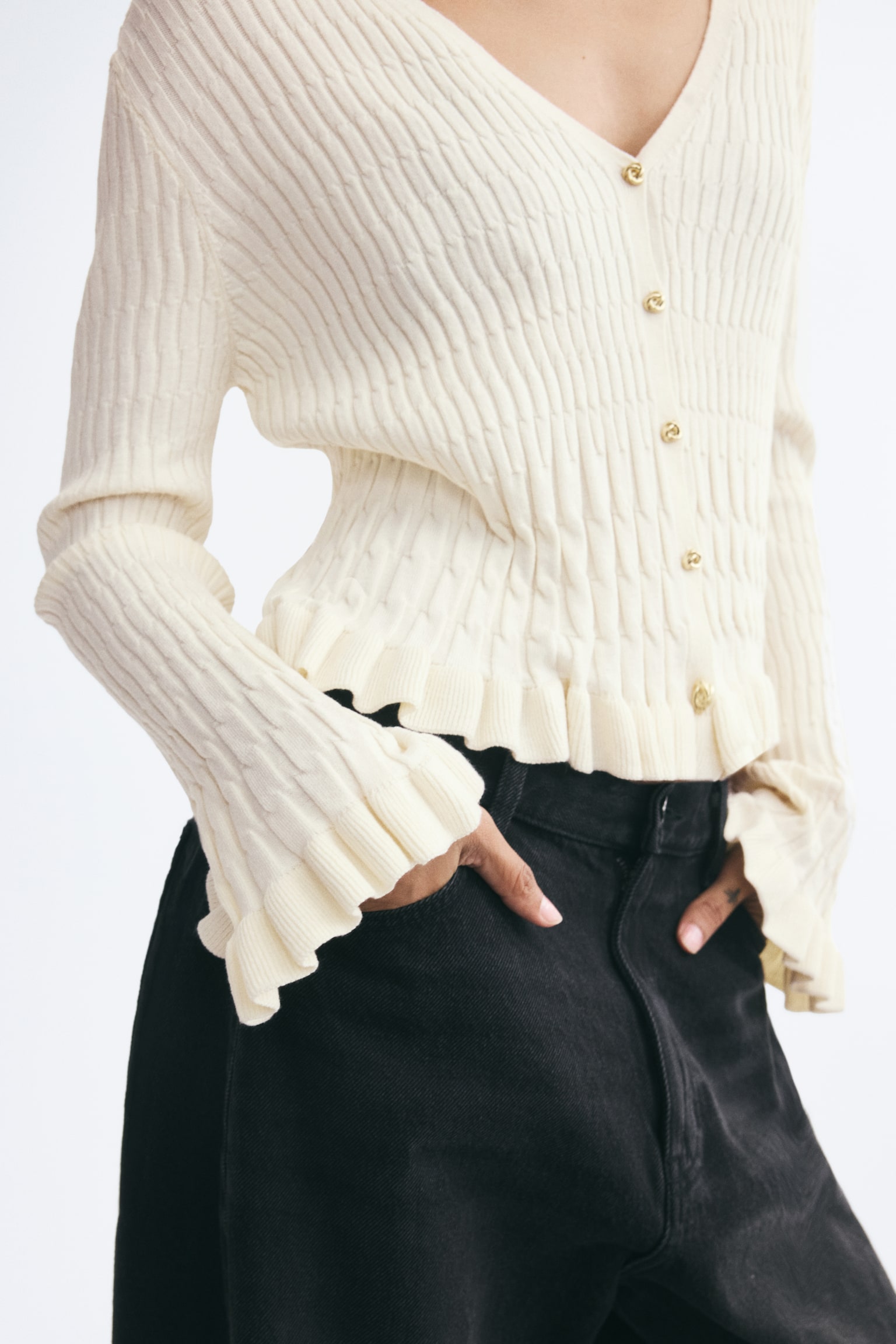 Женский кардиган H&M Ruffle-Trimmed V-Neck, цвет: Кремовый — фото 4