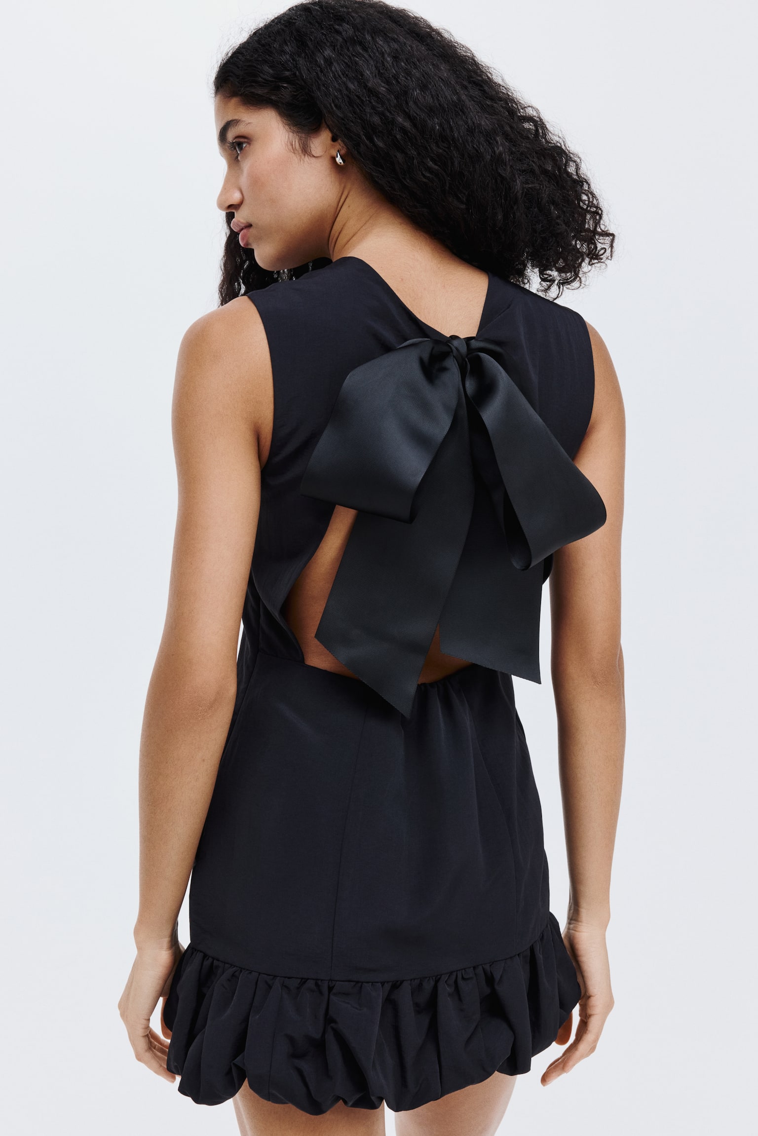 Kleid mit Ballonsaum - Schwarz/Hellrosa/Rot - 4