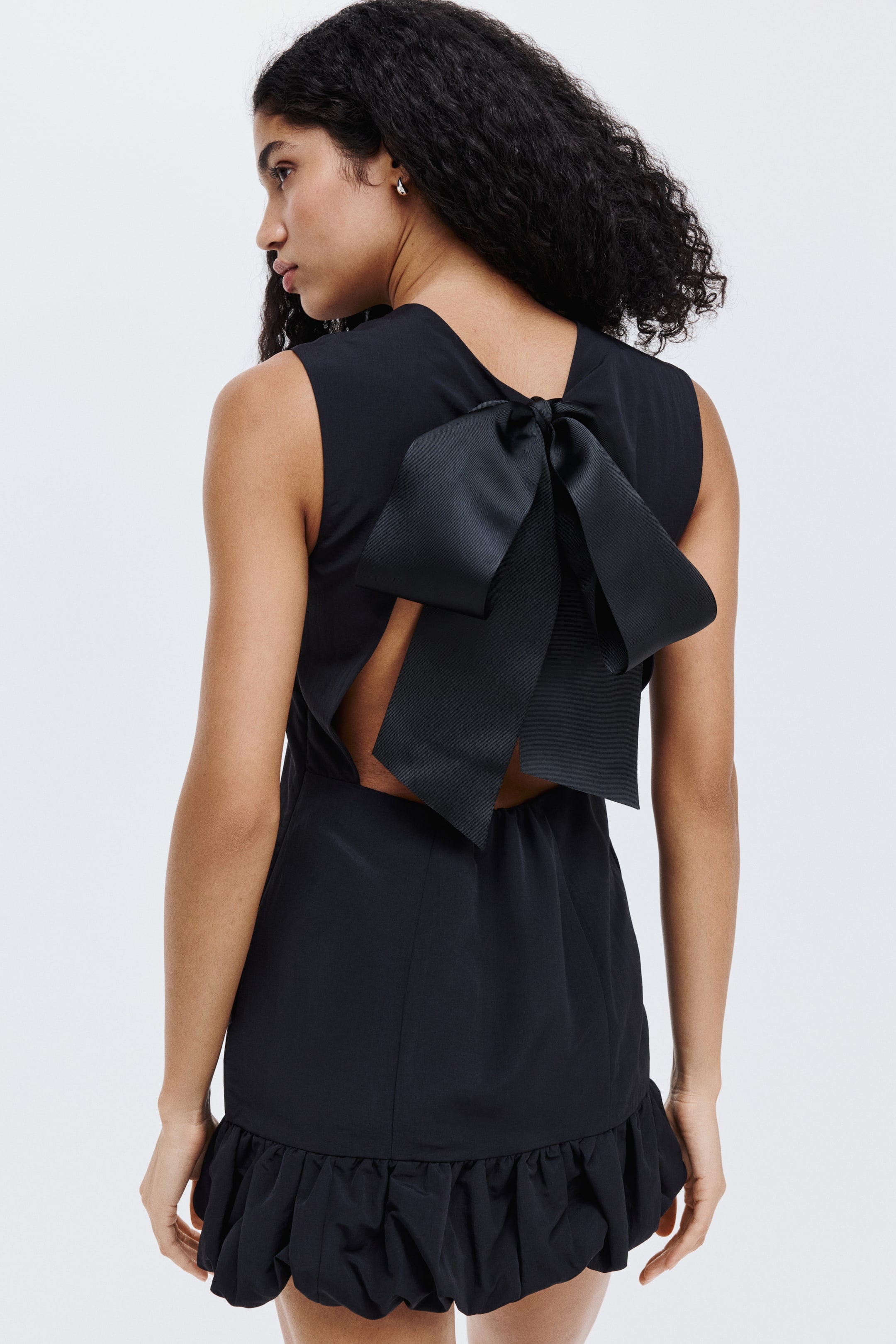 Nagyobb kép megtekintése: Ruha buborékaljjal - Fekete - NŐI | H&M HU 4