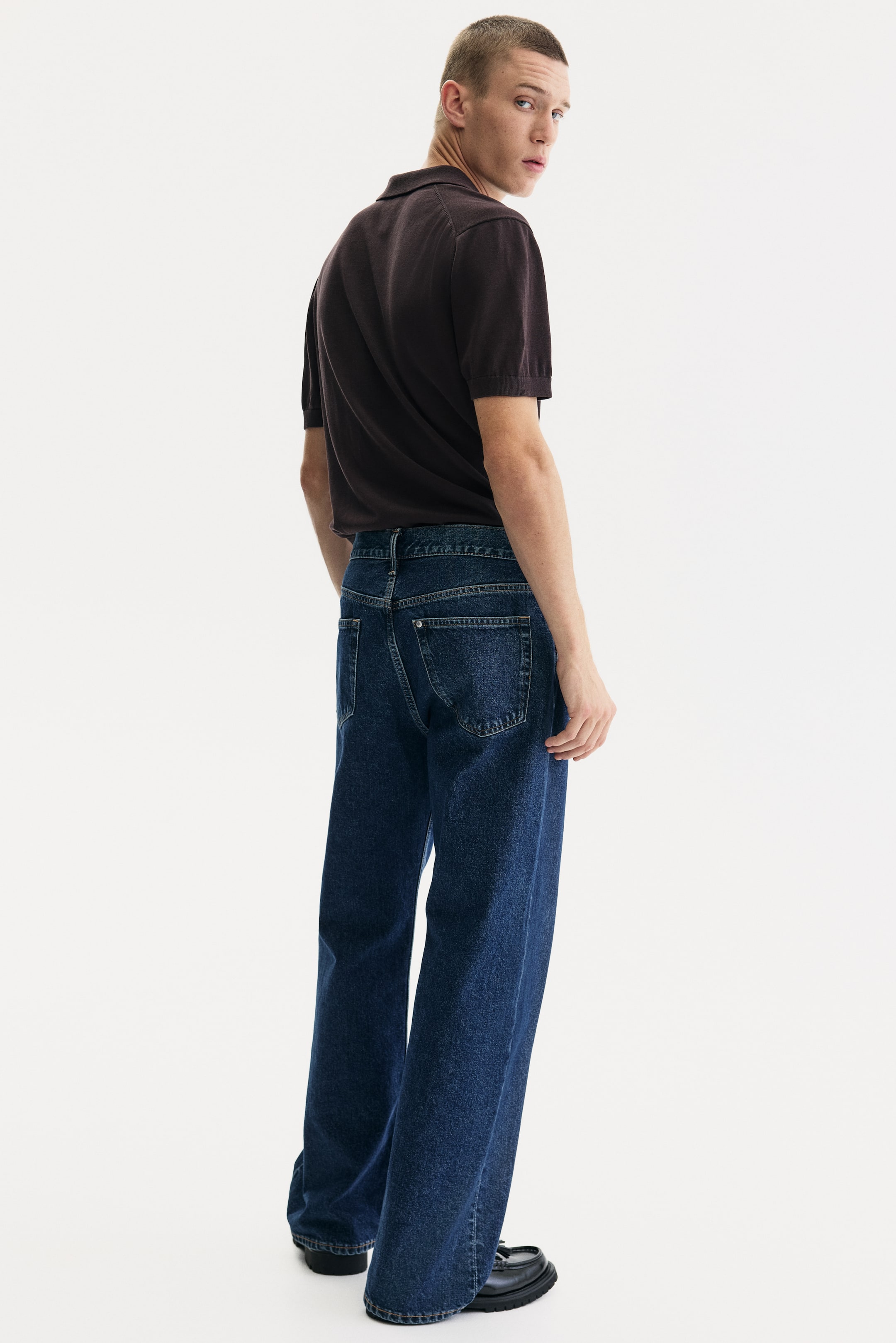 View larger image: Regular Fit V-neck polo shirt - Dark brown - Men | H&M HK 4