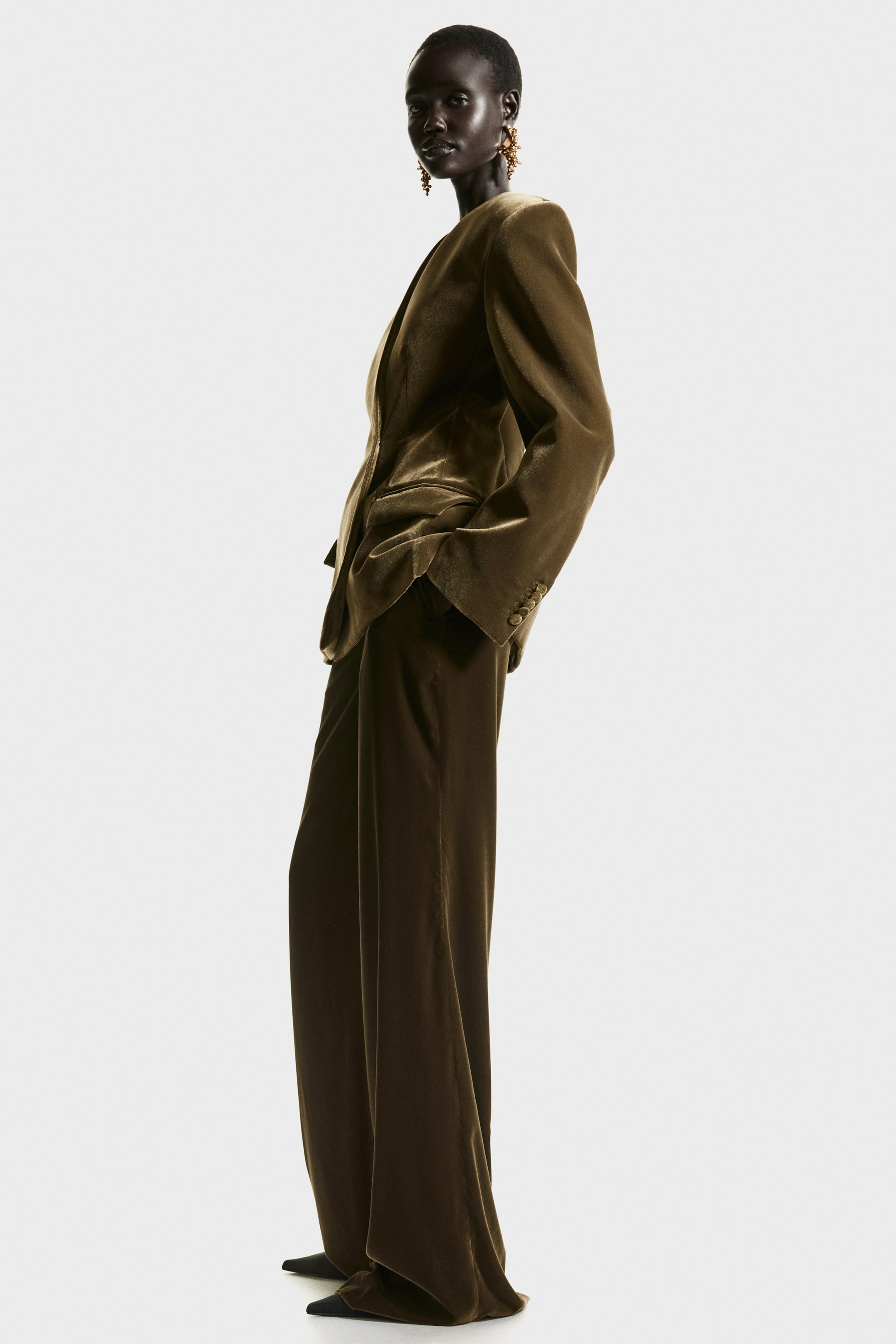 Visualizza immagine più grande: Pantaloni bootcut in velluto - Verde kaki scuro - DONNA | H&M IT 5