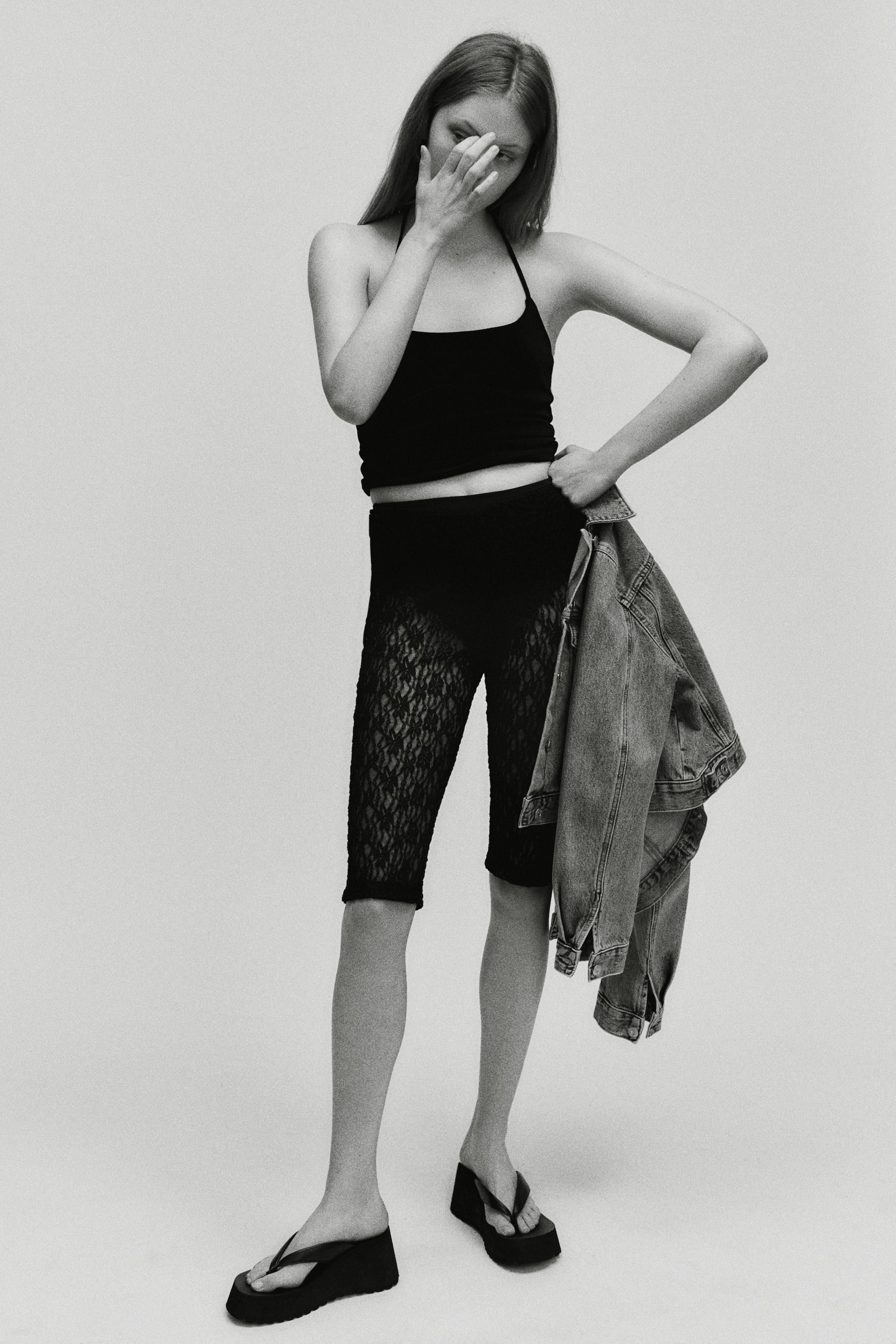 Женские брюки H&M Lace Capri Pants — фото 3
