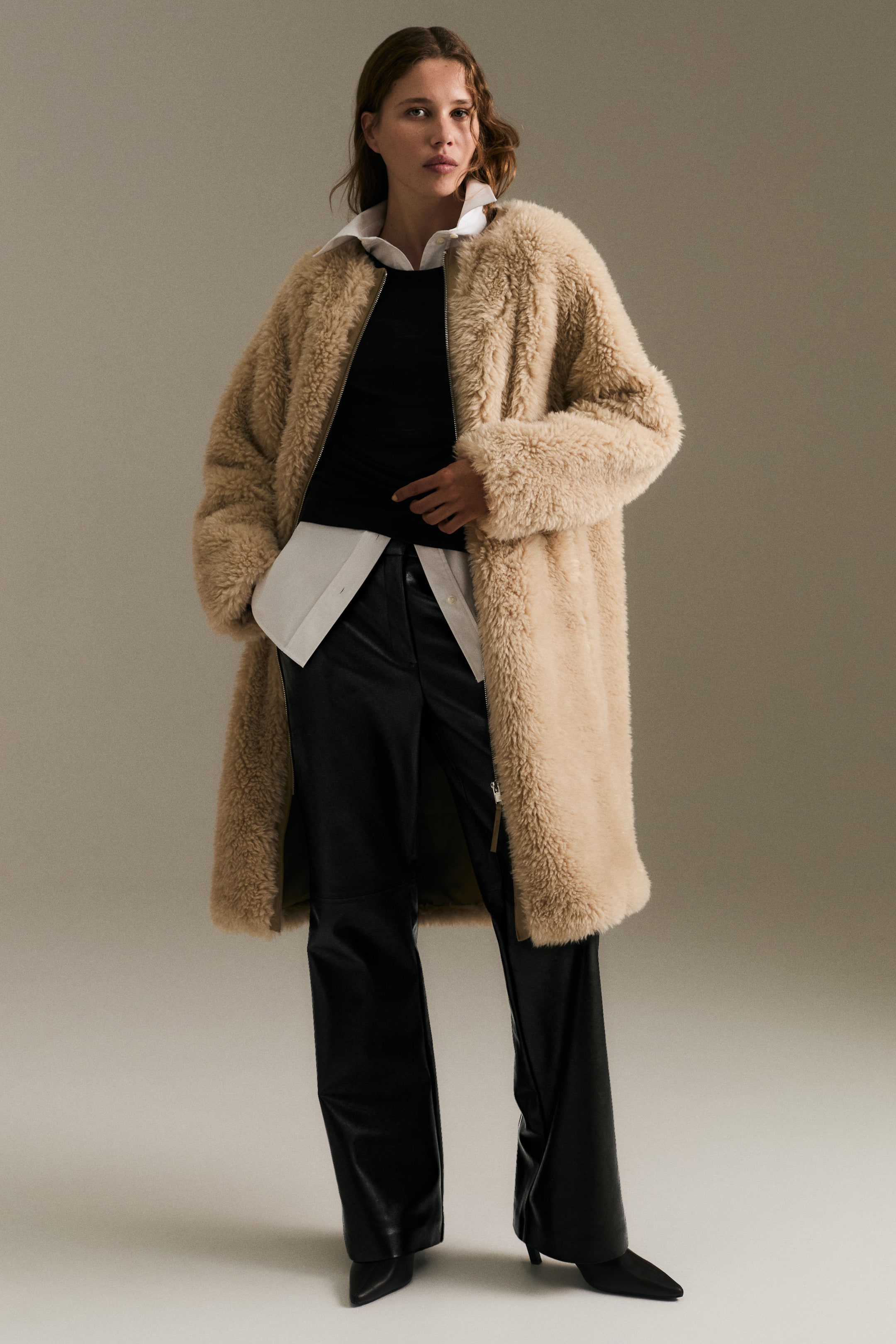 Visa större bild: Bootcut-byxa - Mörkbrun - DAM | H&M SE 2