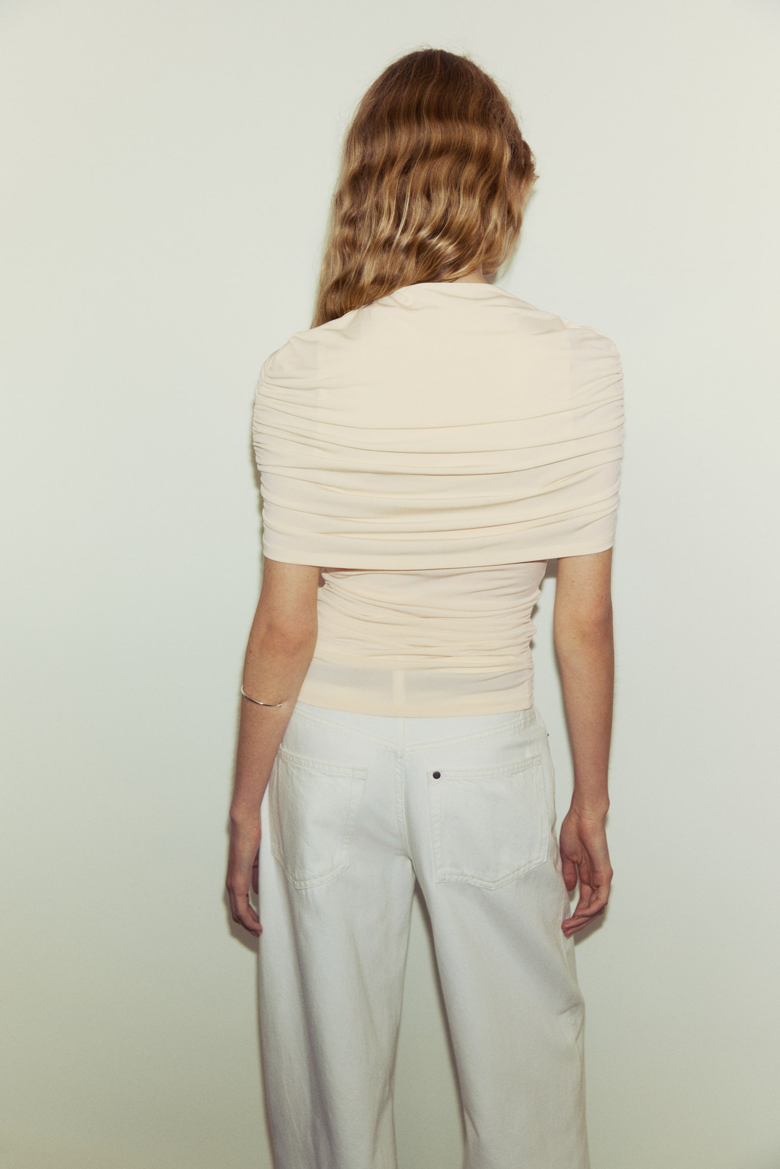 Top con detalle de capa drapeada - Beige claro - 5
