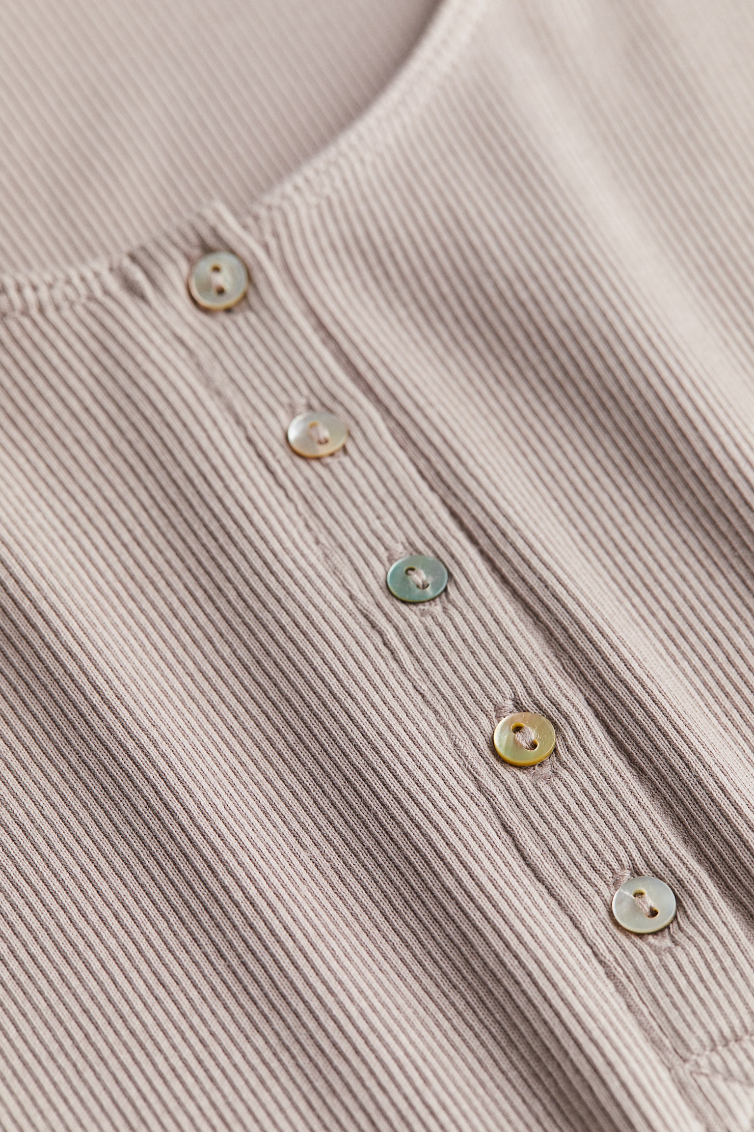 Áo Henley gân nổi - Màu be xám nhạt - 2