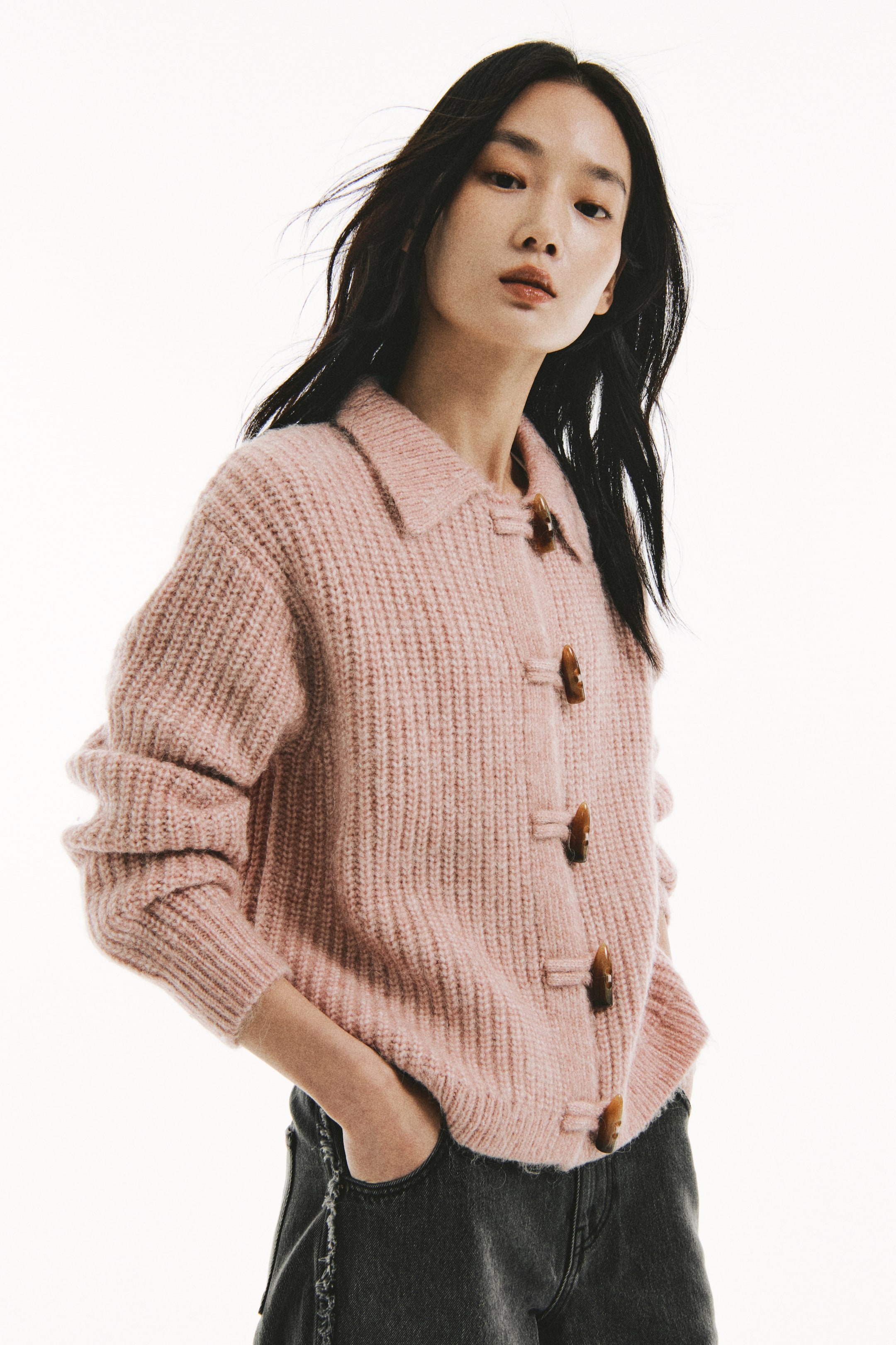 이미지 확대 보기: 칼라 리브 니트 가디건 - 파우더 핑크 - 여성 | H&M KR 2