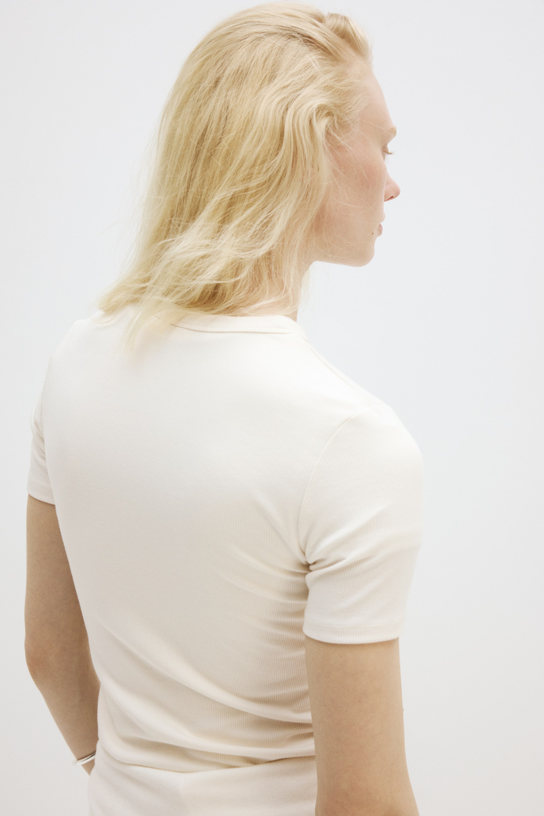 T-shirt côtelé rafraîchissant près du corps
