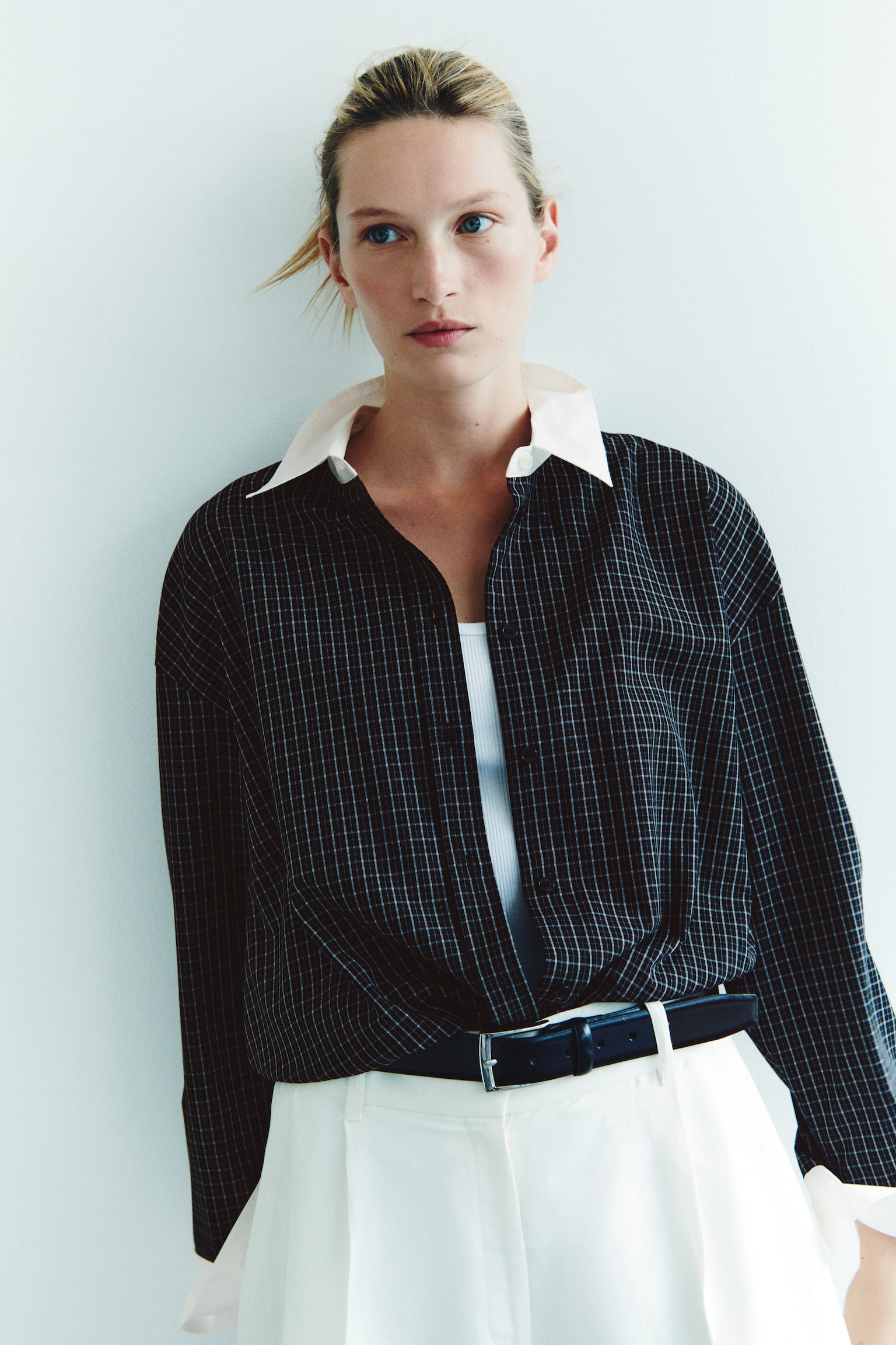 Женская рубашка H&M Oversized Shirt, цвет: Угольный серый / Клетчатый — фото 4