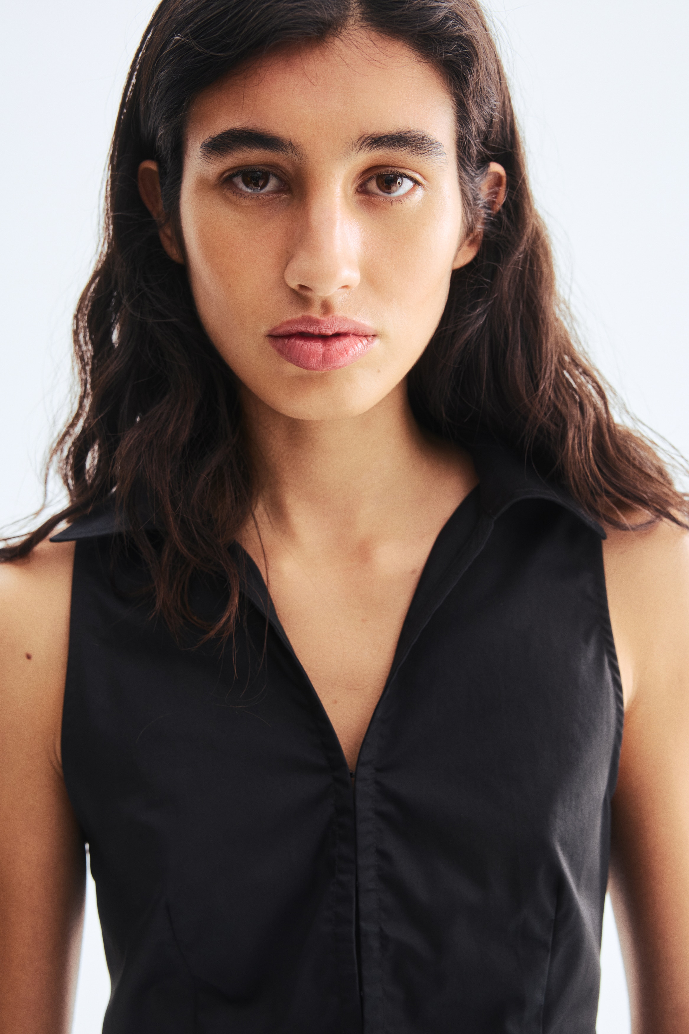 Sleeveless cotton shirt