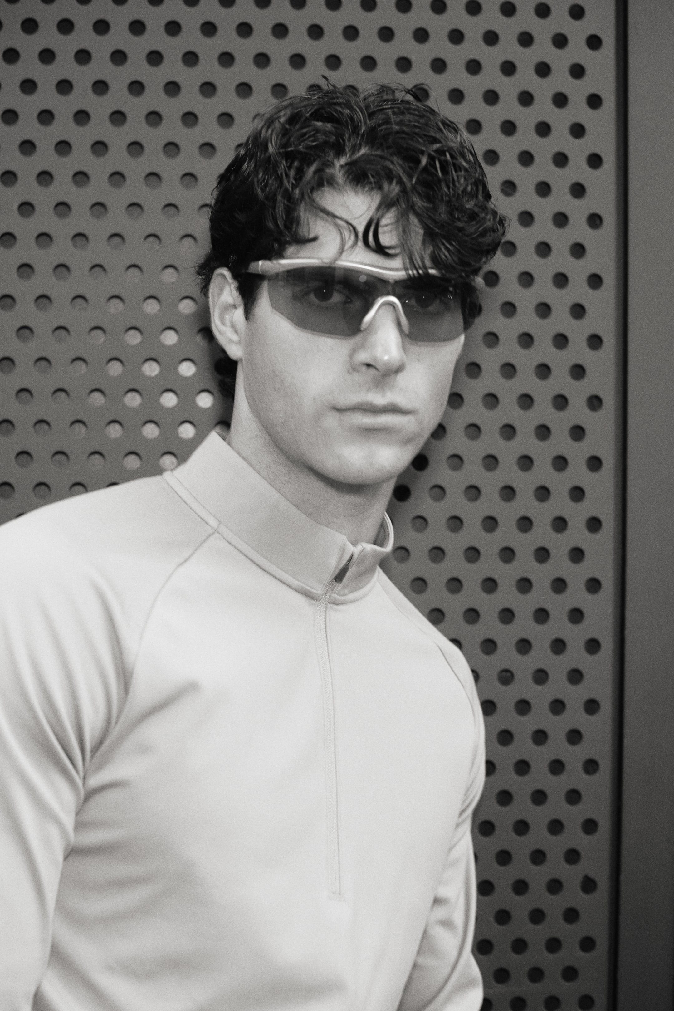 View larger image: Mid-Layer Half-Zip Sports Shirt with ThermoMove™ - Dusty beige - Men | H&M CA 3