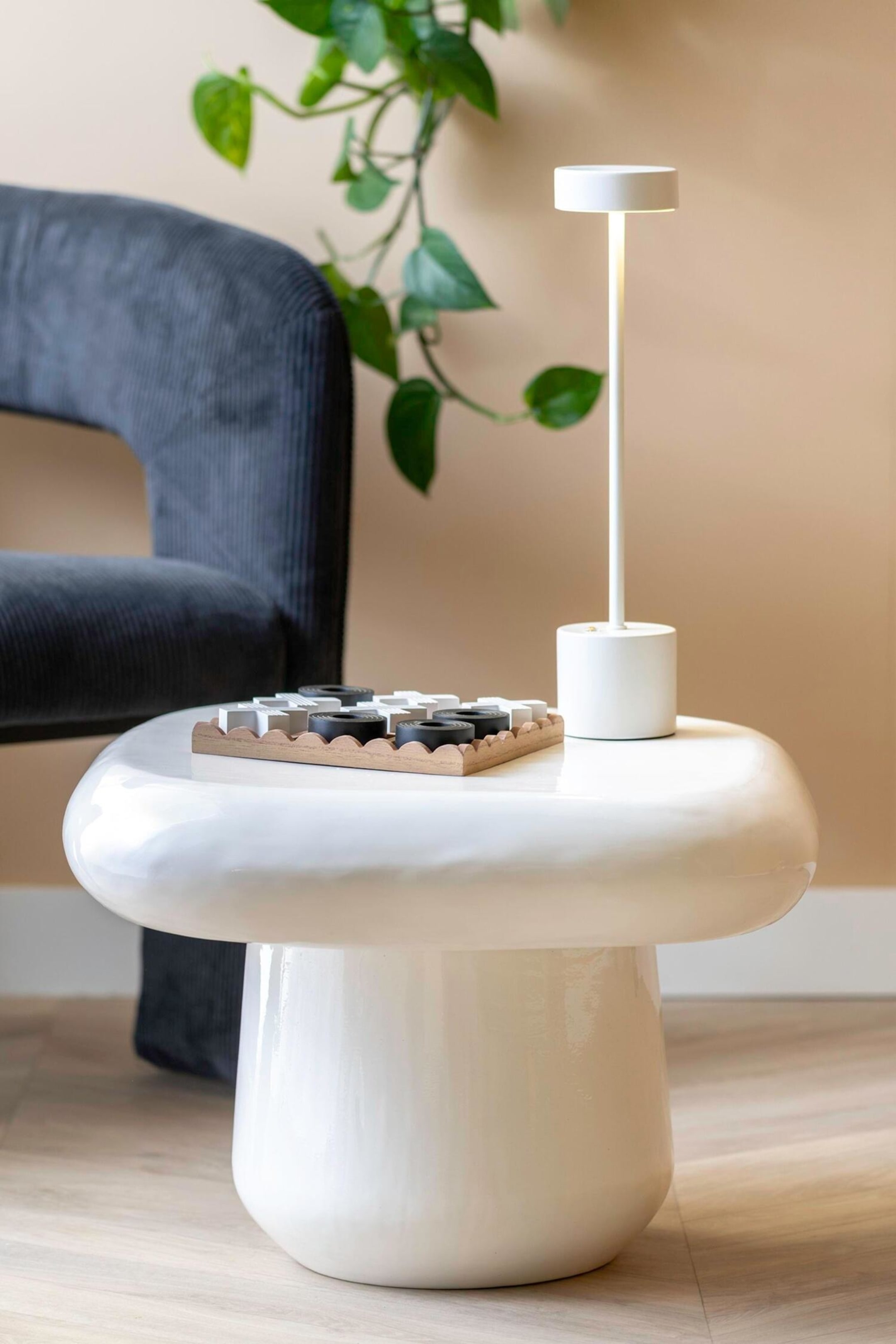 Grotere afbeelding bekijken: Roca Bijzettafel - Wit - Leitmotiv - HOME | H&M NL 1