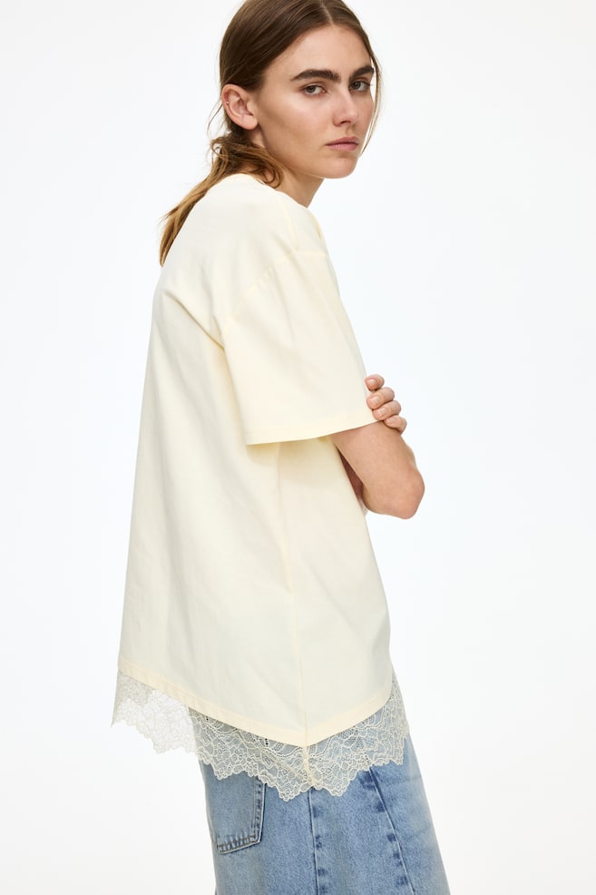 Camiseta con bajo asimétrico de encaje-Amarillo claro - 5