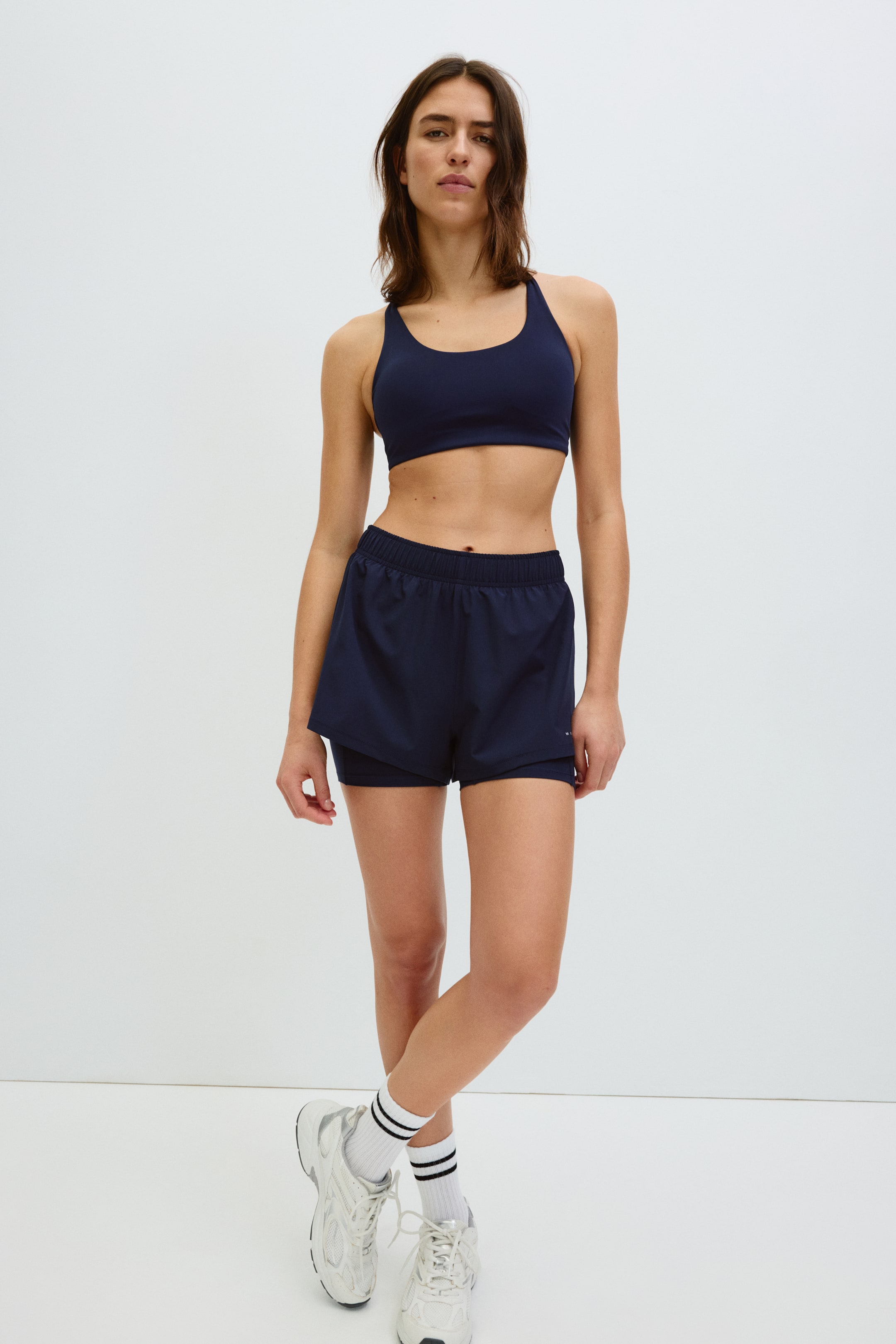 Женские шорты H&M Regular-Fit Running Shorts with DryMove™ — фото 8