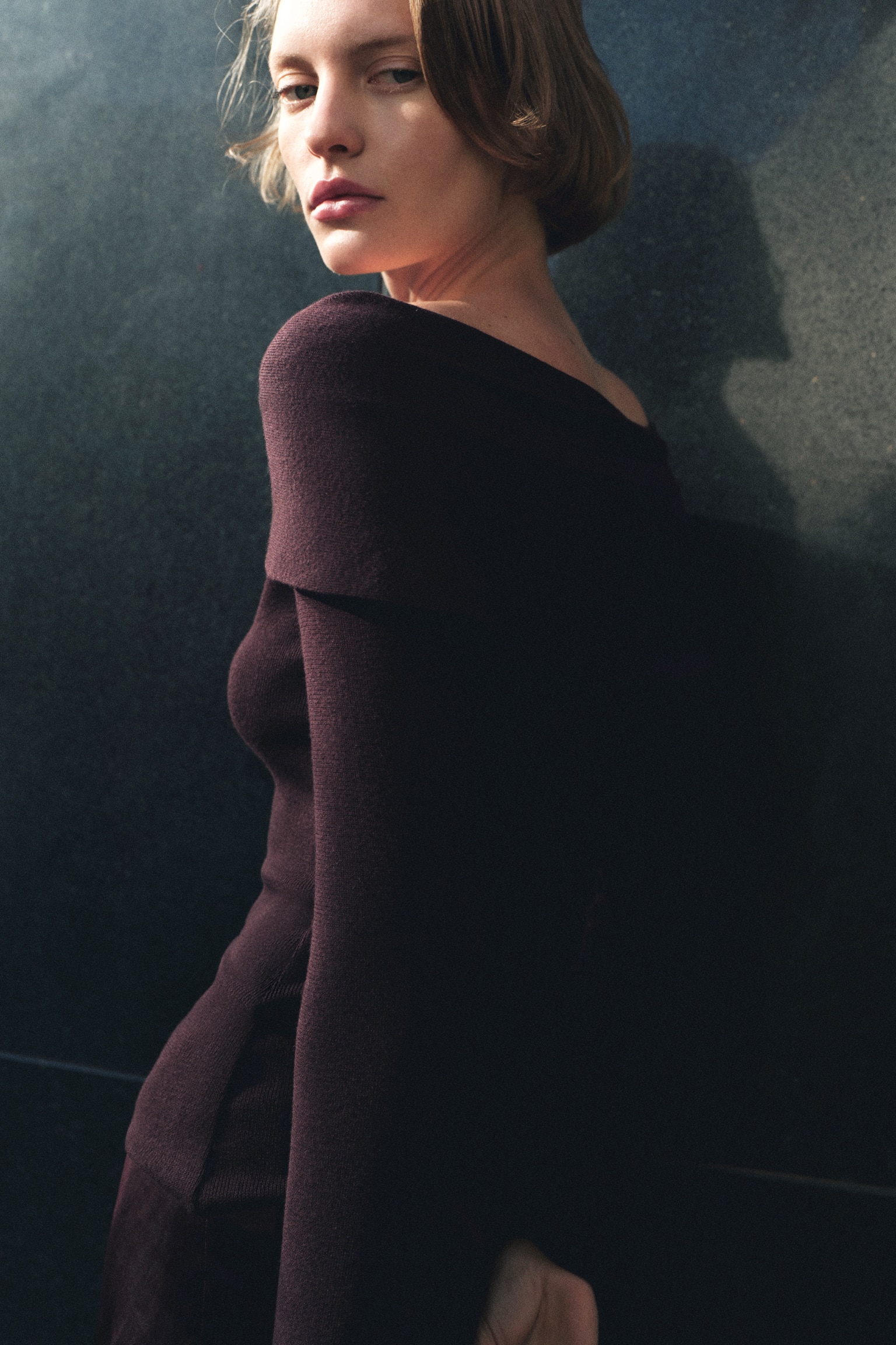 Off-Shoulder-Shirt mit Twistdetail - Dunkelbraun/Schwarz - 3