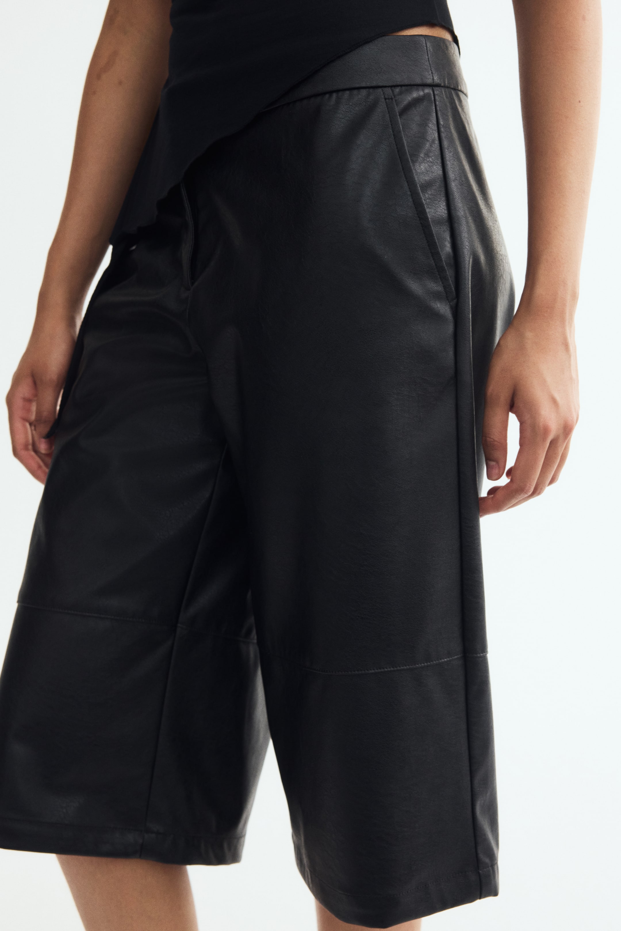 Short Bermuda en tissu enduit