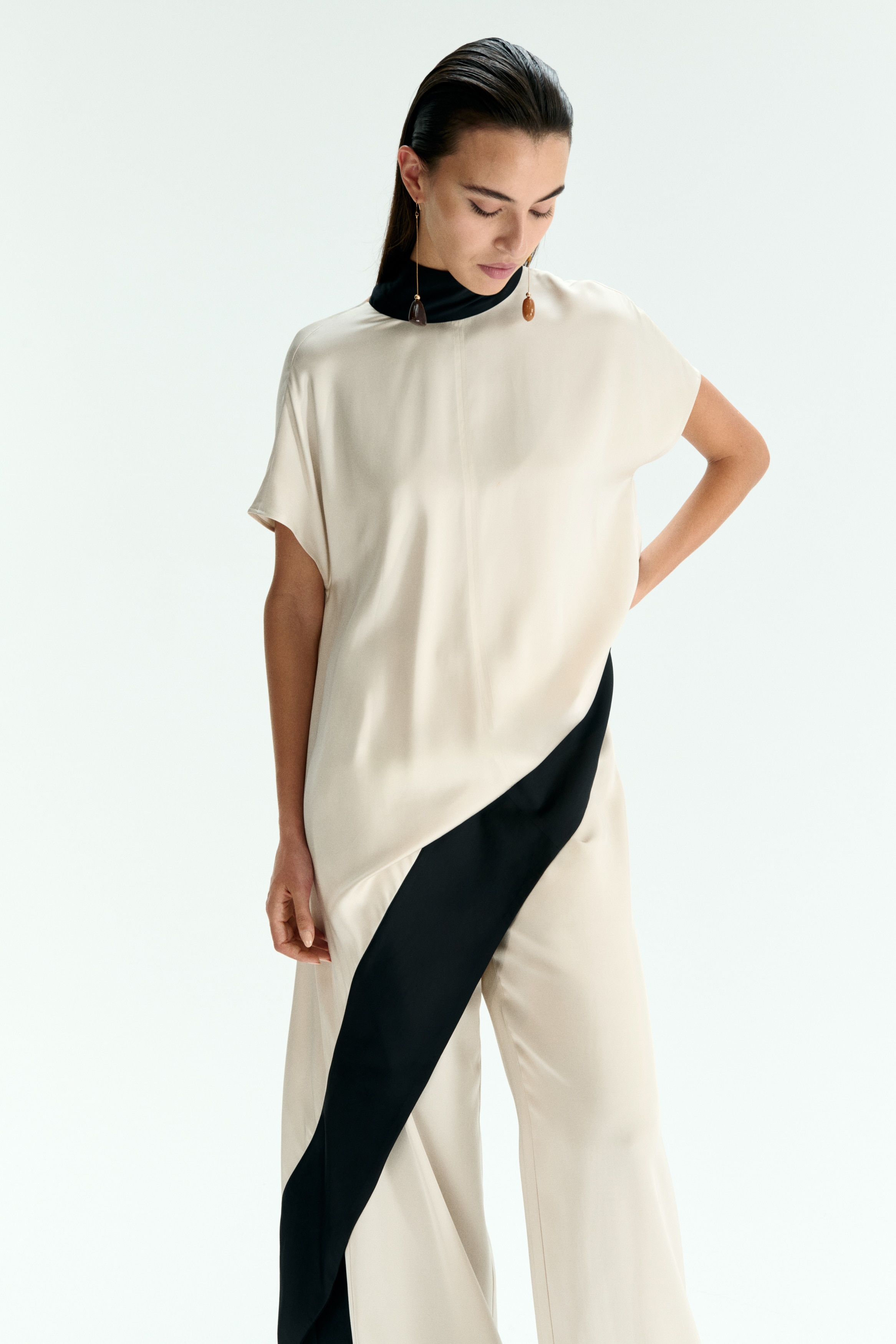 Asymmetrisk top - Creme/Sort