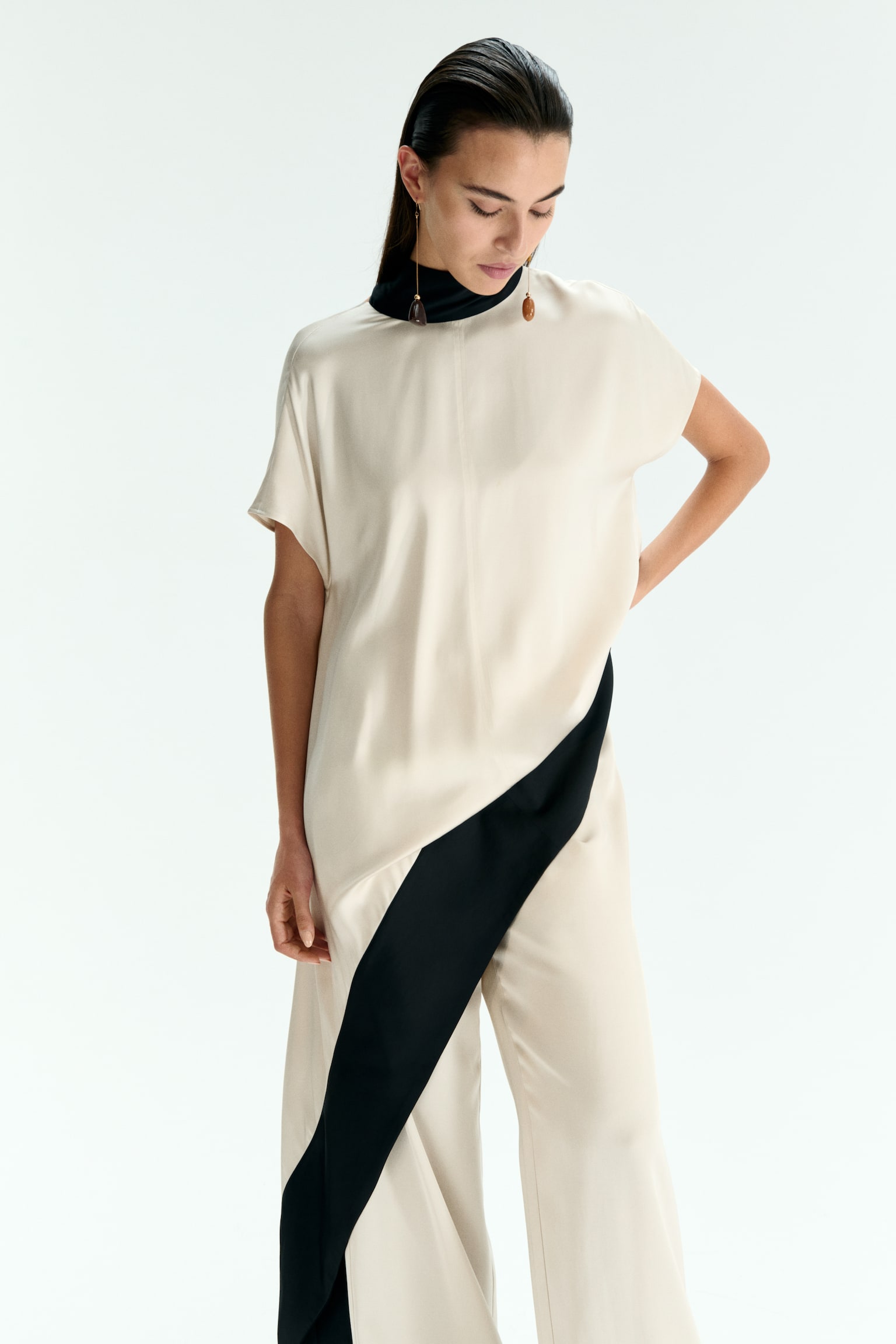 Asymmetric top - Cream/Black - 1