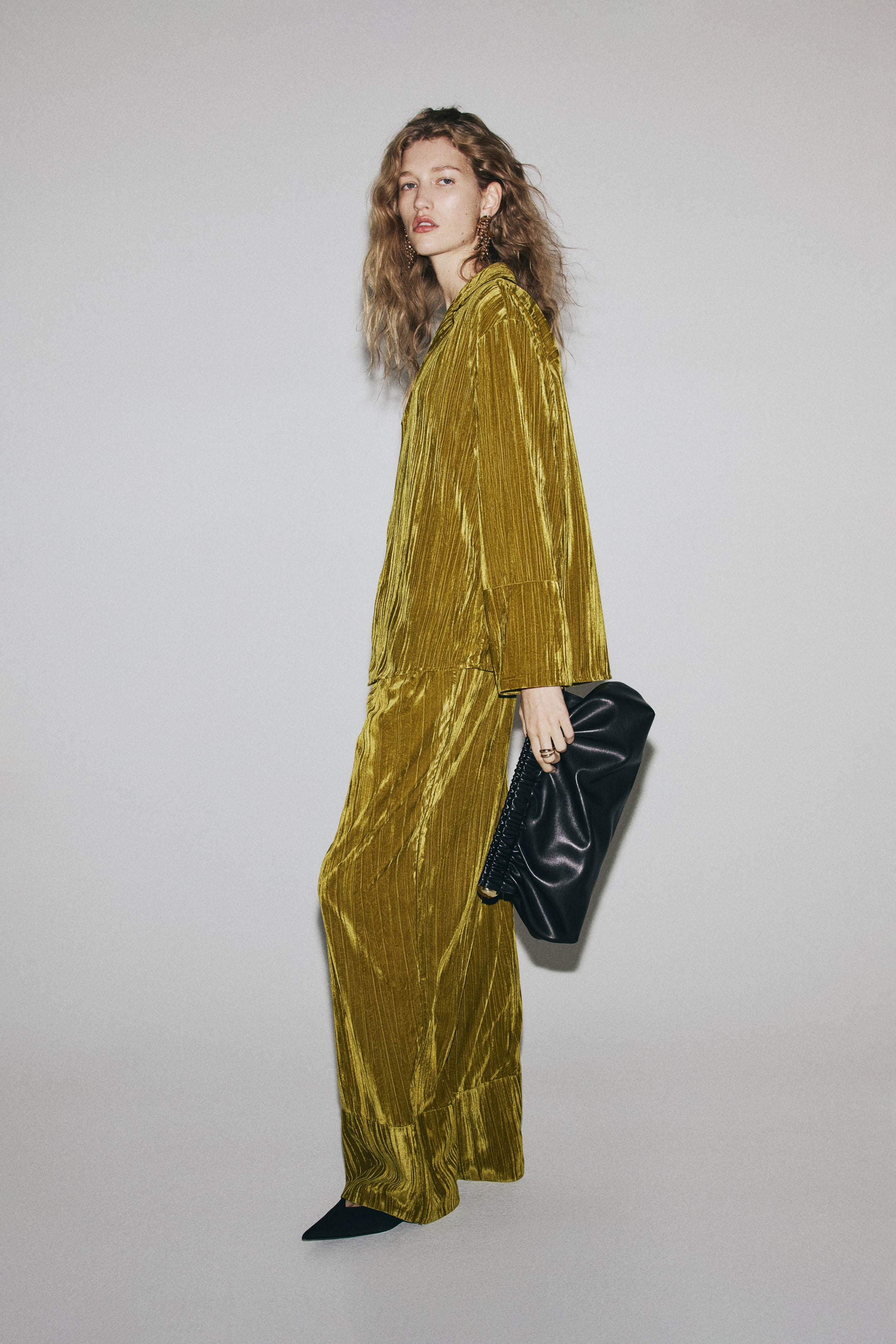 View larger image: Velvet drawstring trousers - Golden olive - Ladies | H&M IE 1