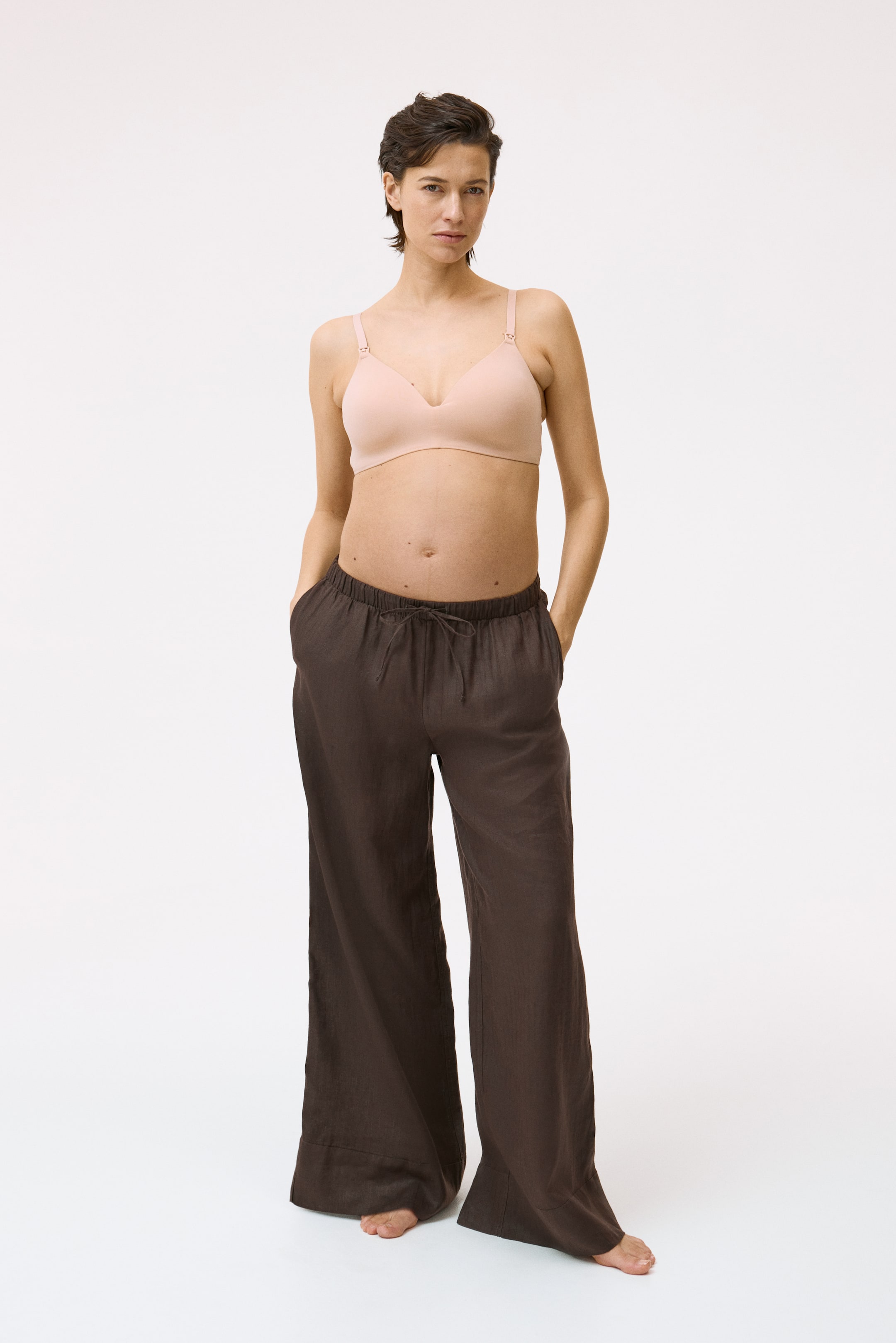 Grotere afbeelding bekijken: MAMA Set van 2 beugelloze padded voedings-bh‘s - Beige/zwart - DAMES | H&M NL 1