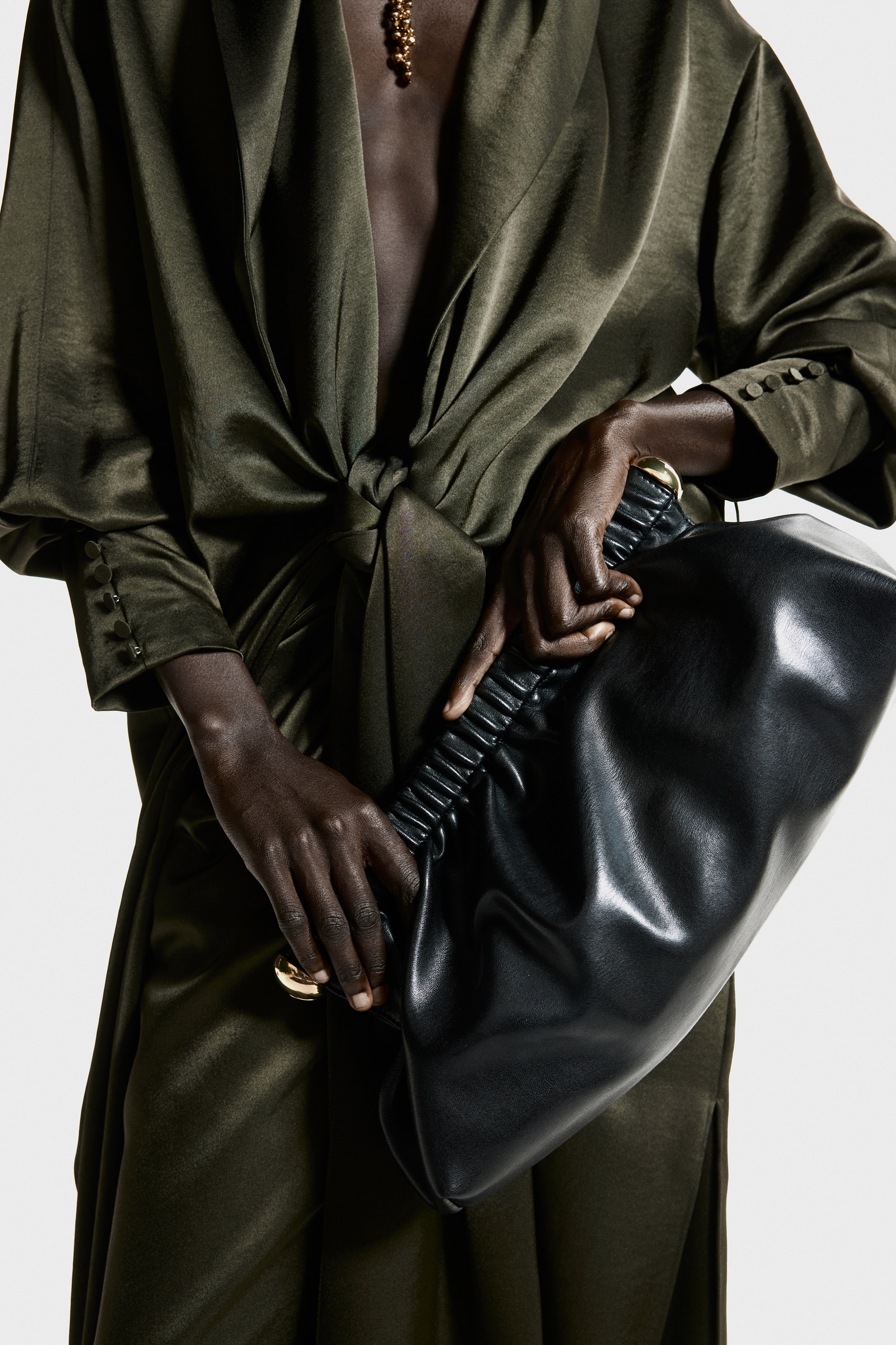 H & M - コーティングクラッチバッグ - ブラック