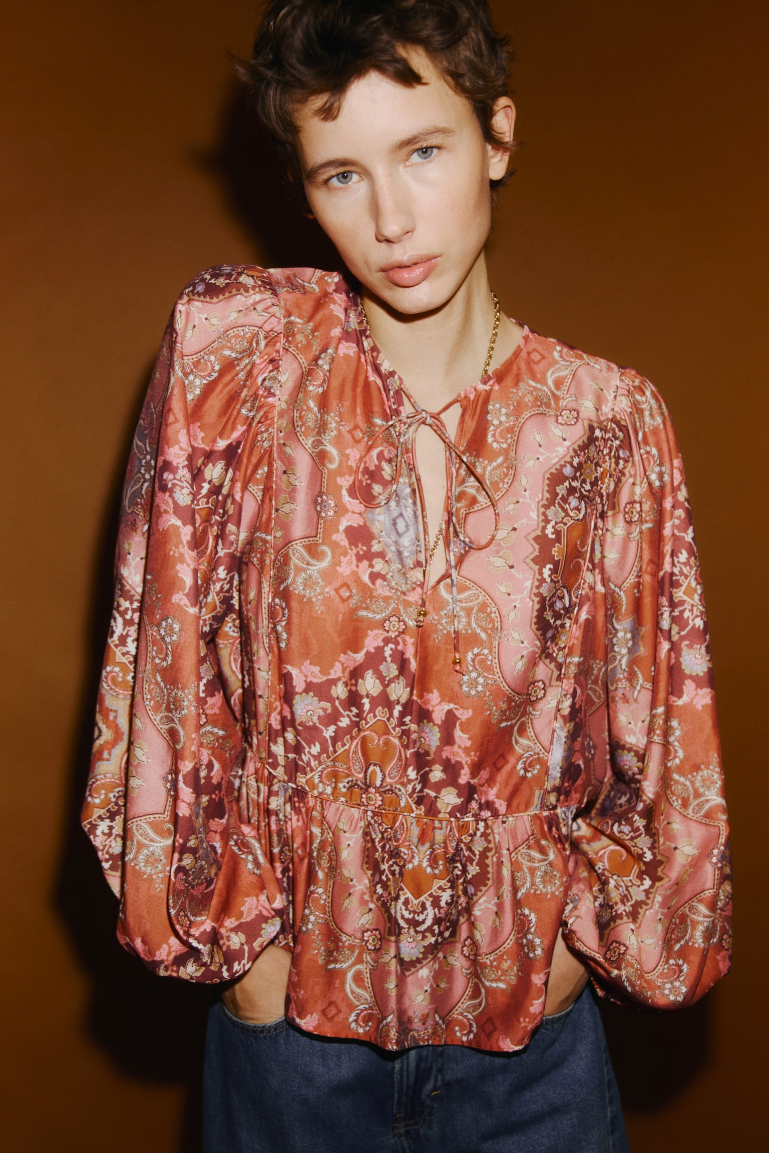 חולצת פפלום - כתום מאובק/דוגמה/לבן/פרחוני - 1