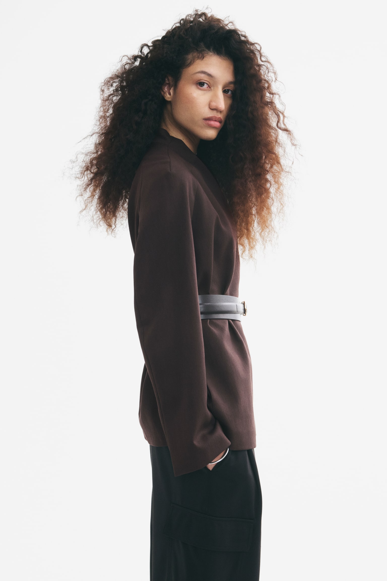 Женская куртка H&M Belted Lapelless, цвет: Тёмный коричневый — фото 6