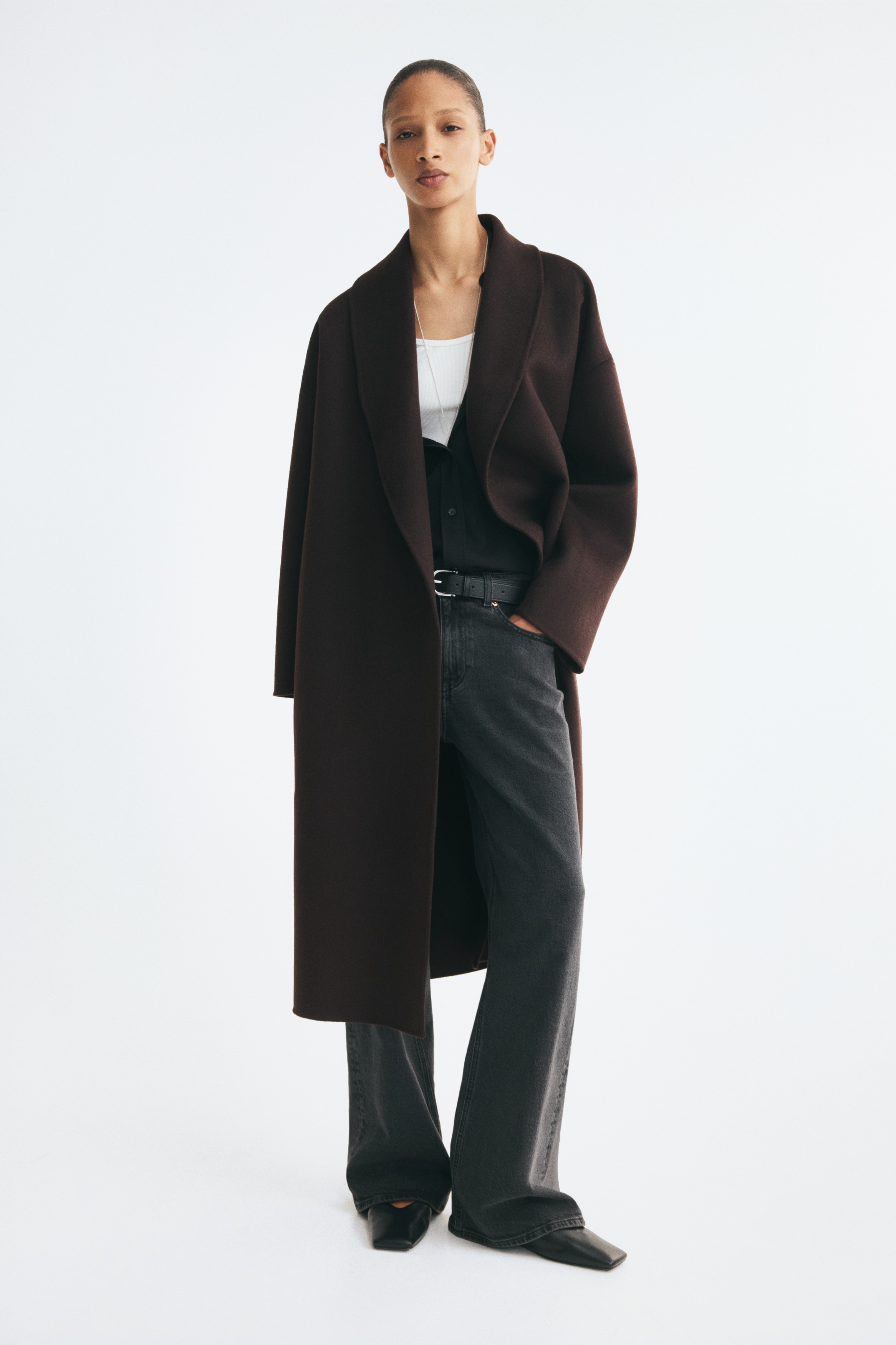 Manteau oversize fait main en laine mélangéeModèle