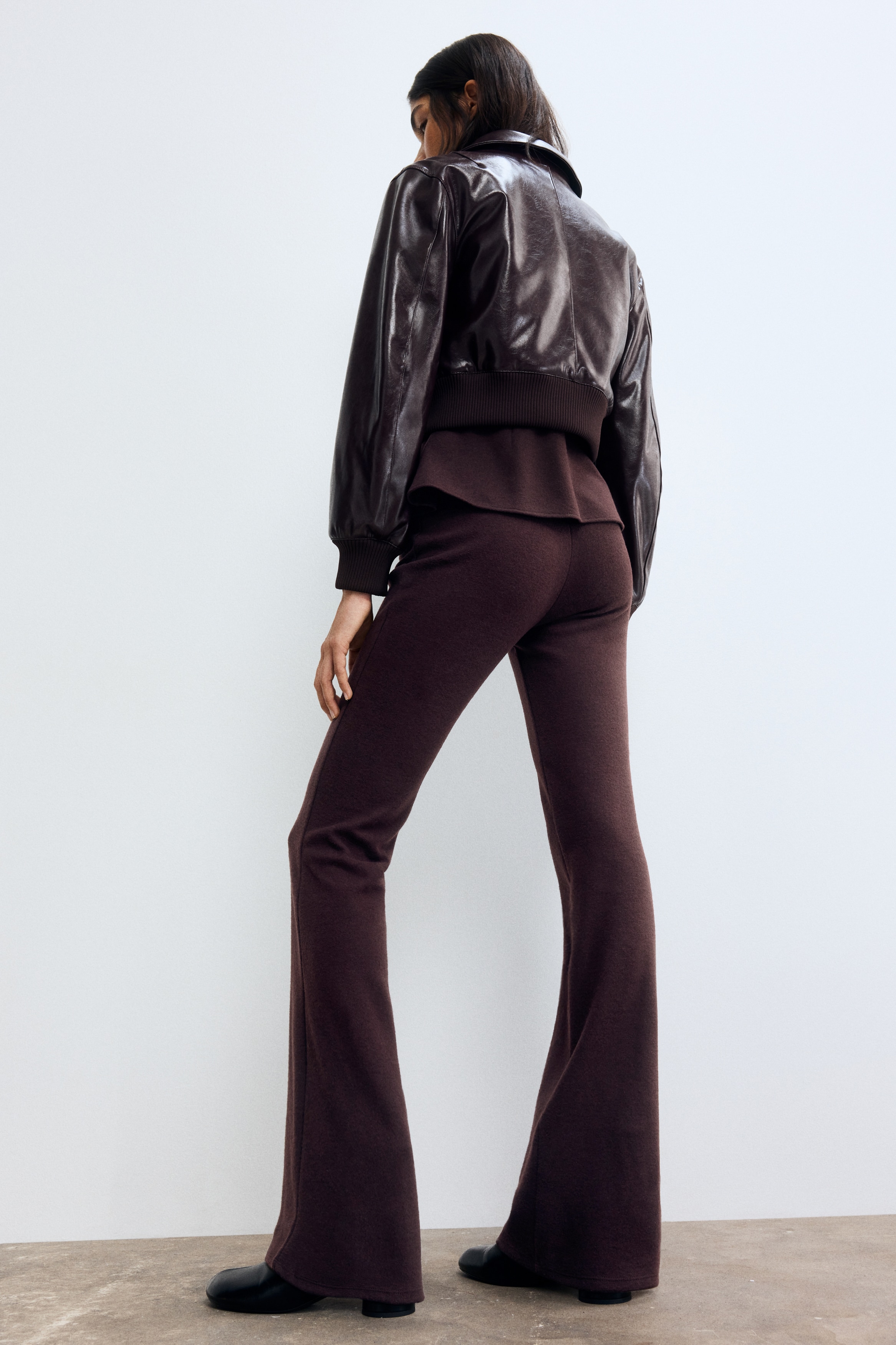 Flared knitted trousers