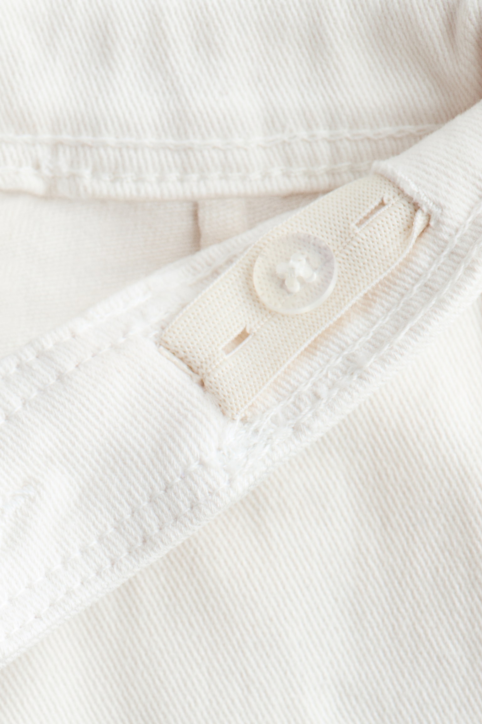 מכנסיים מתרחבים בעיטור חרוזים - לבן - 4