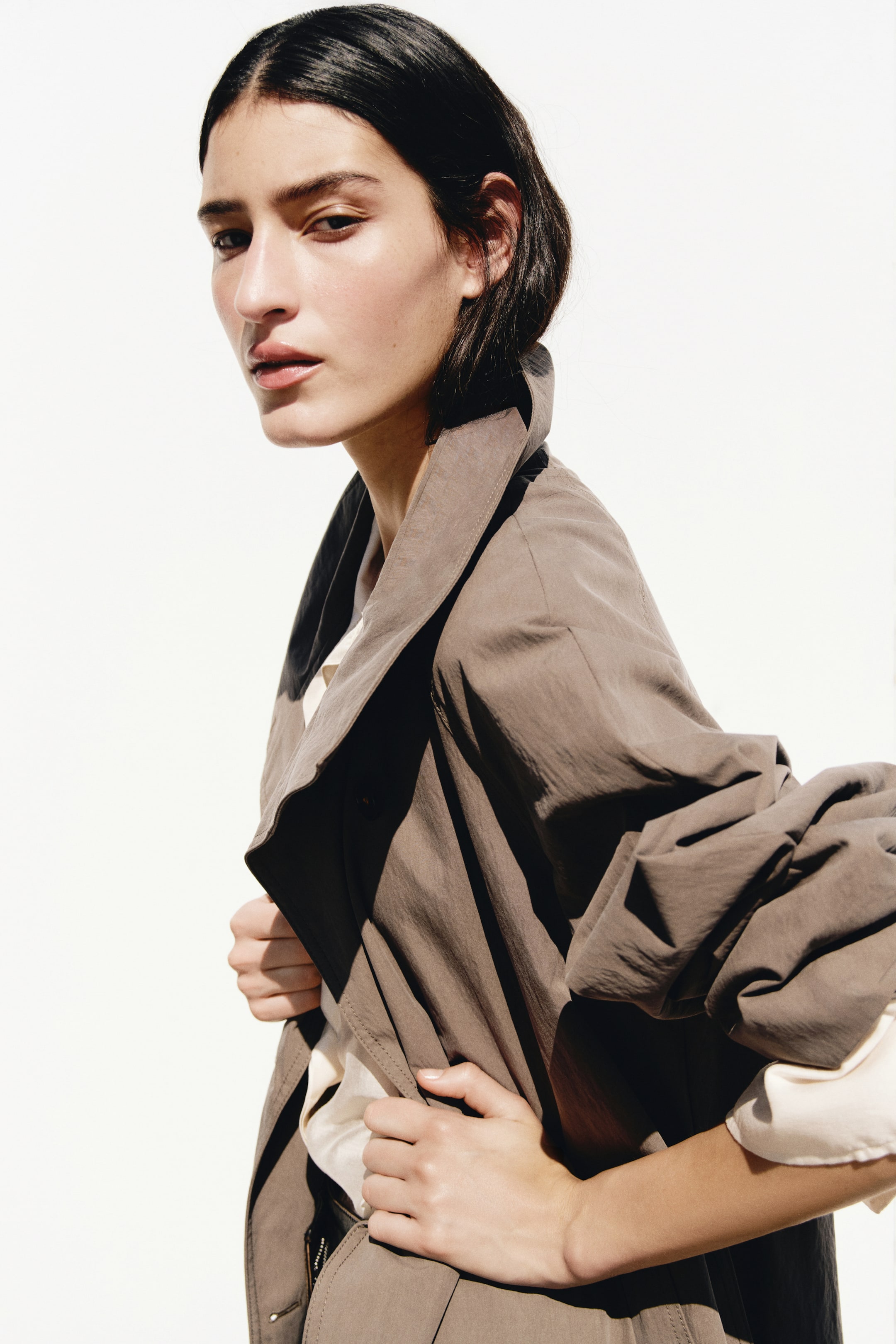 Женские куртки H&M Oversized Trench Coat — фото 4
