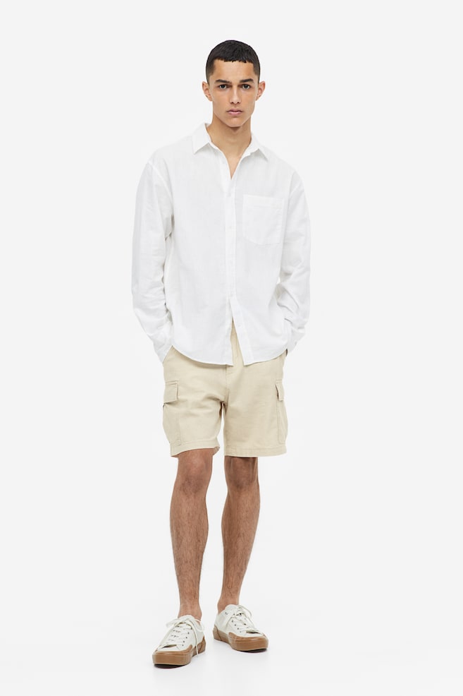 Regular Fit Linen-blend cargo shorts - Beige/Cream - 1