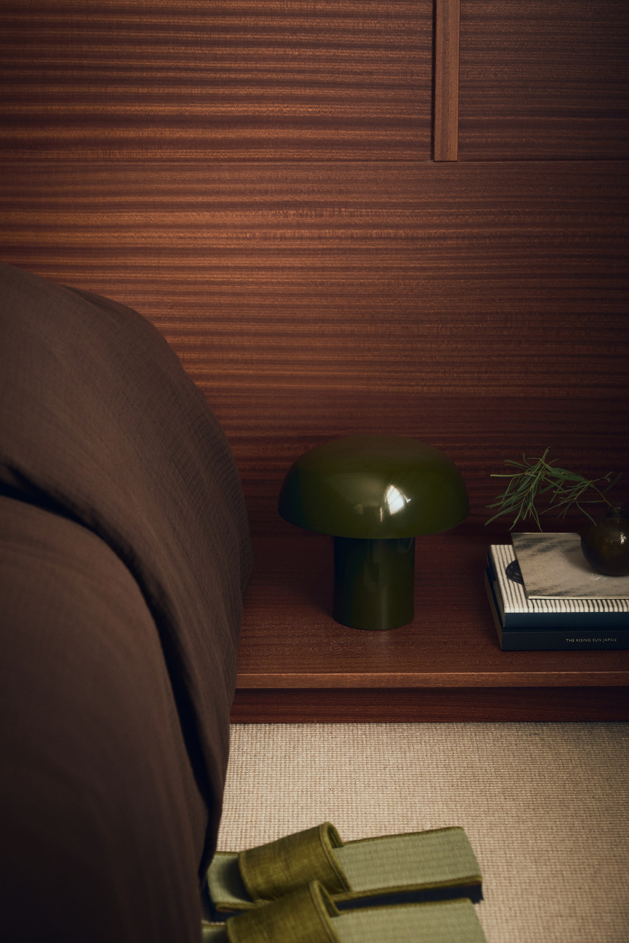 View larger image: Metal table lamp - Dark green - Home All | H&M GB 1