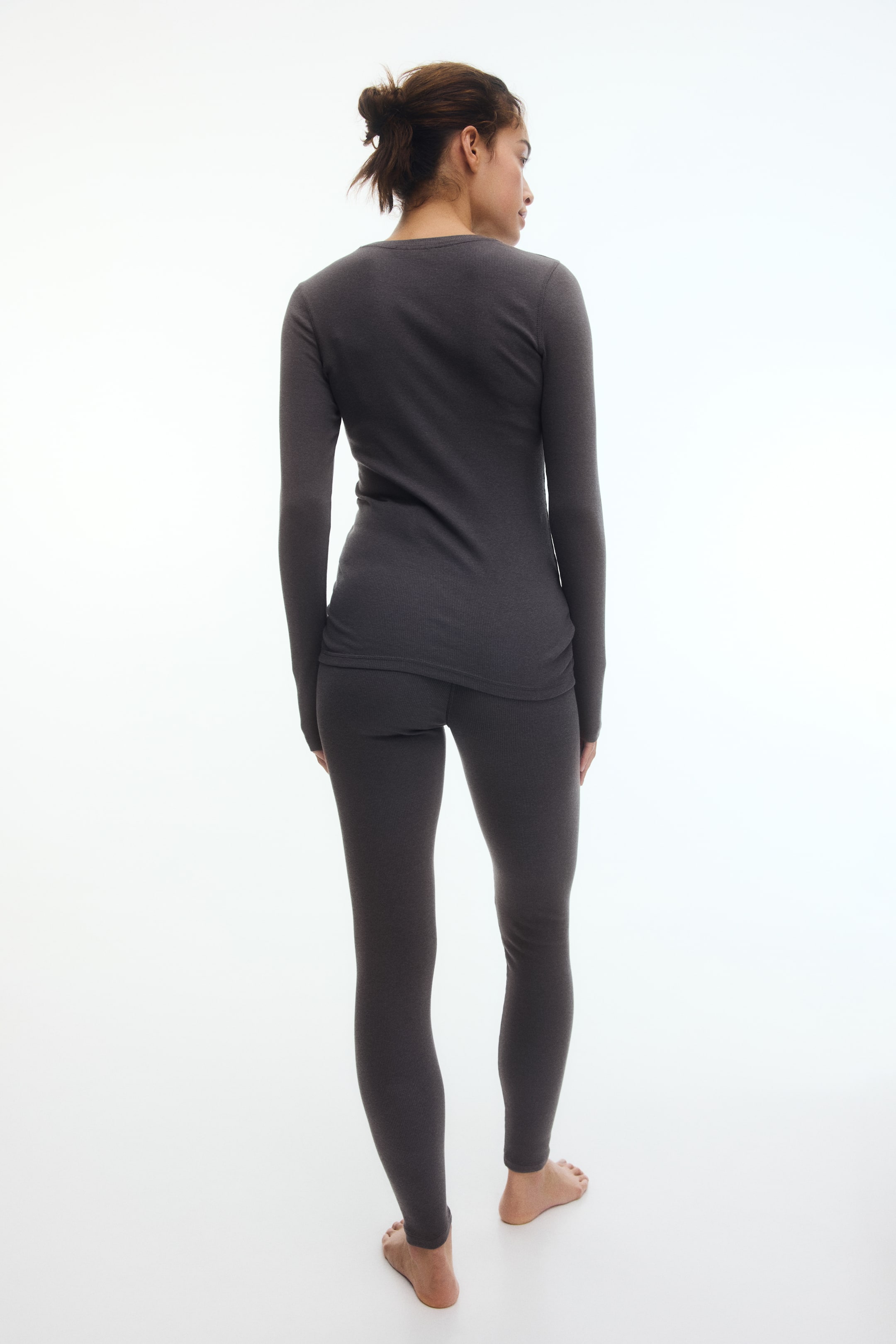 Visa större bild: MAMA 2-delat ribbat set - Mörkgrå - DAM | H&M FI 5