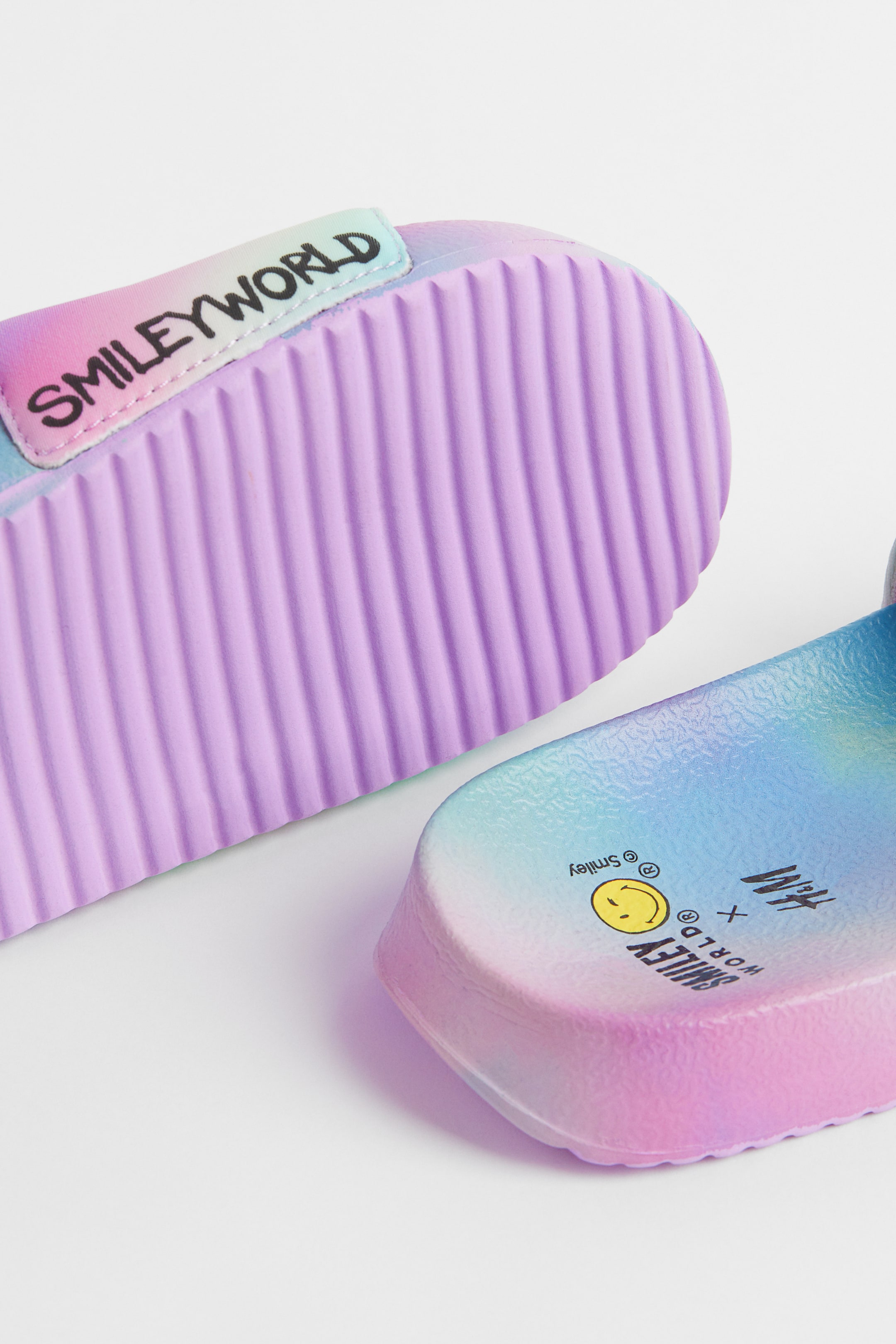 View larger image: Print-motif pool shoes - Light purple/SmileyWorld® - Kids | H&M IN 4