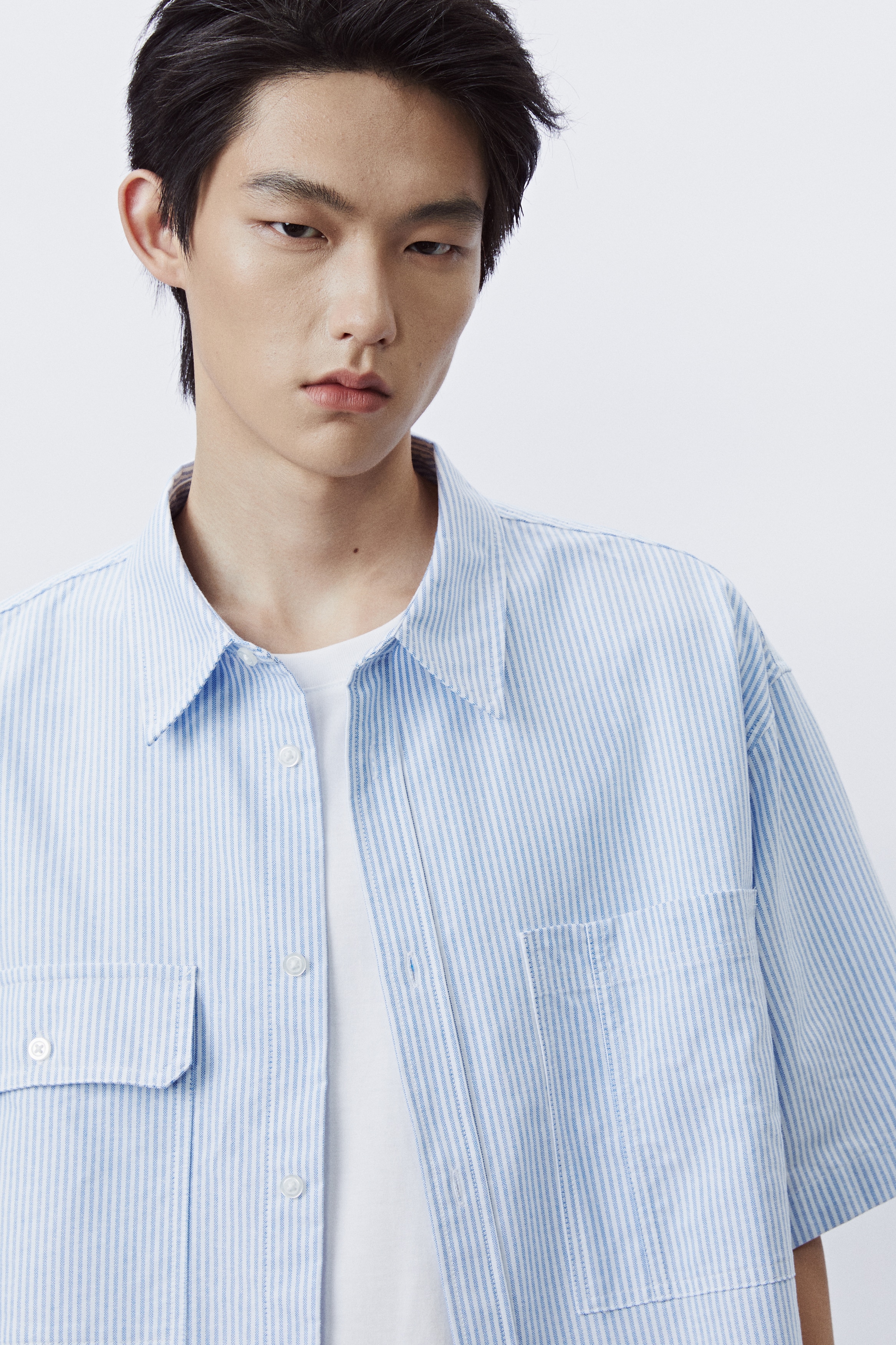 Loose Fit Short-sleeved Oxford shirt - Light blue/striped
