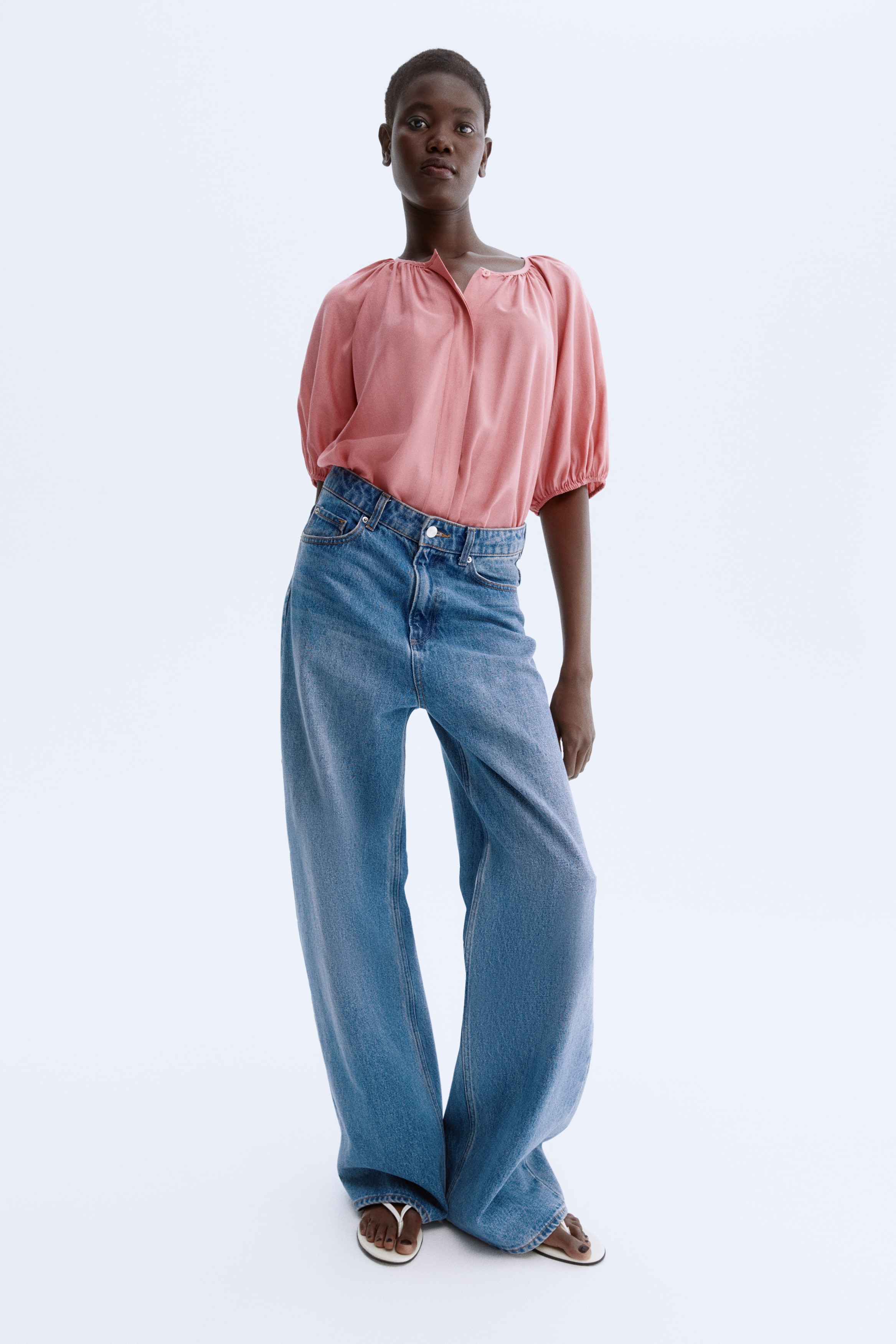 Balloon-sleeved blouse